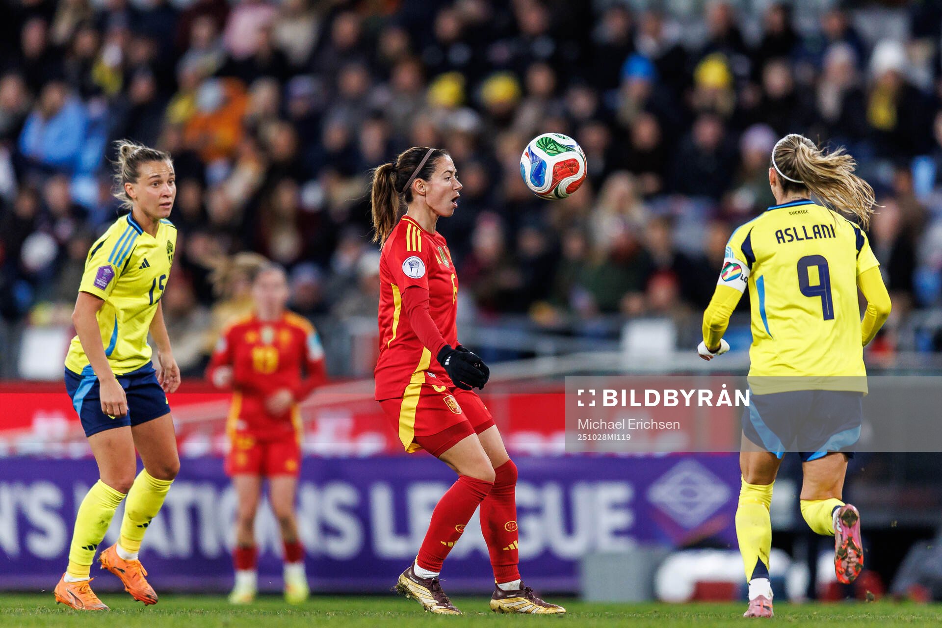 Julia Zigiotti Olme and Kosovare Asllani of Sweden against