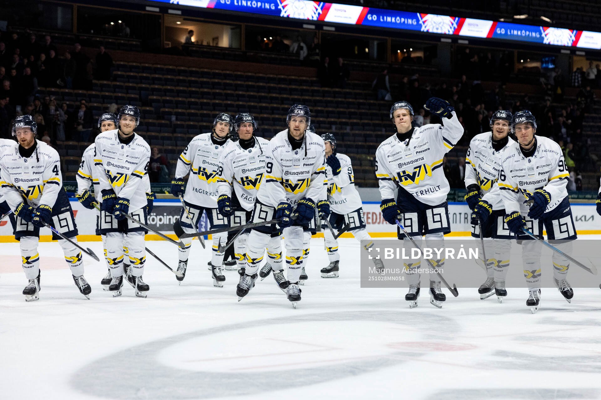 HV71s spelare jublar