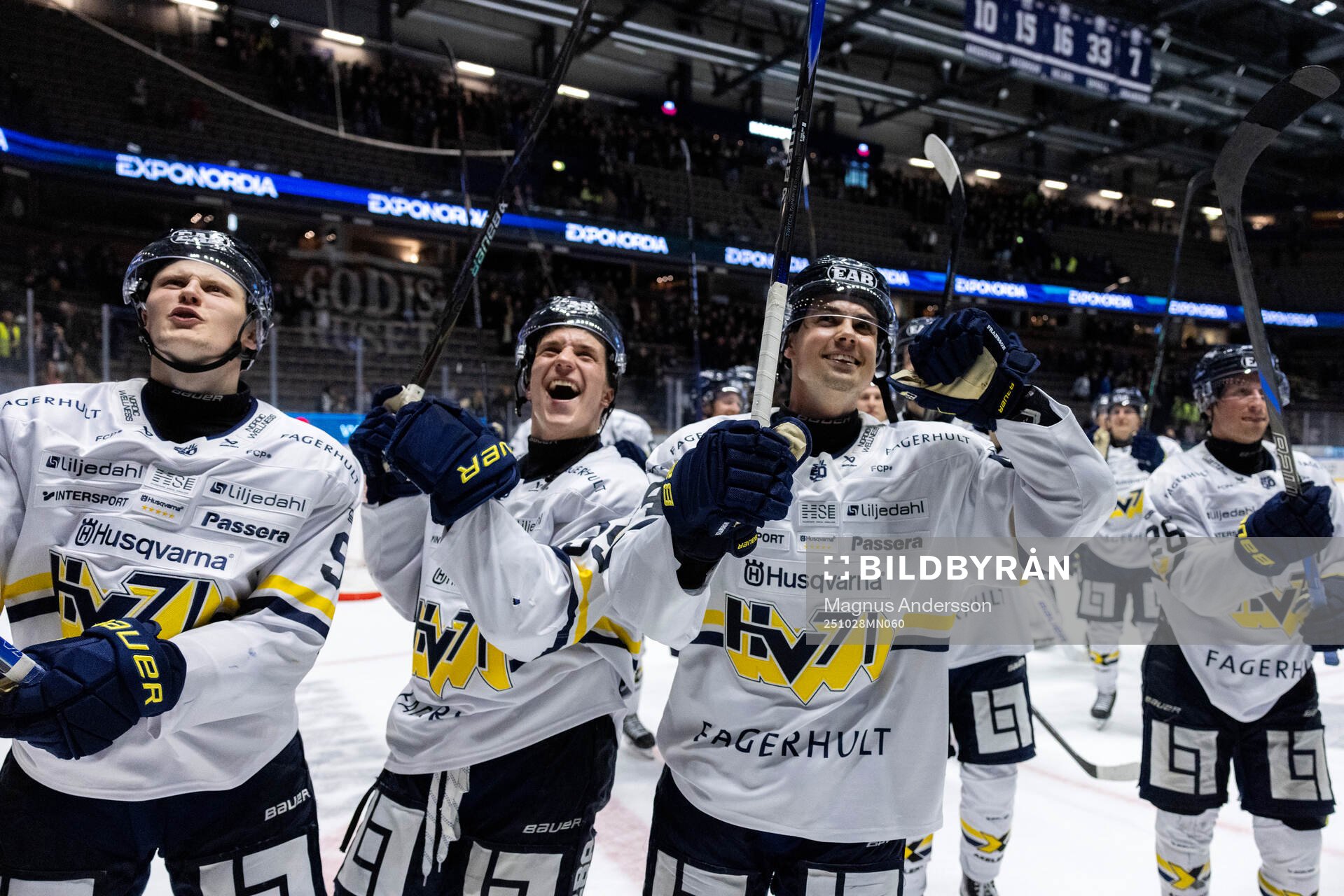 HV71s spelare jublar