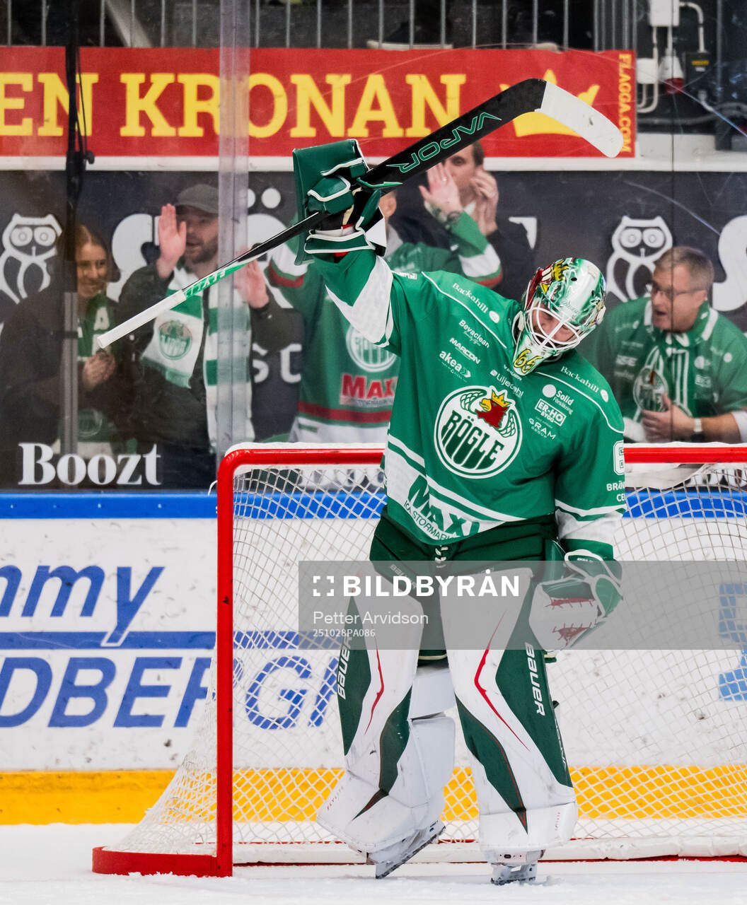 Rögles målvakt Christoffer Rifalk jublar