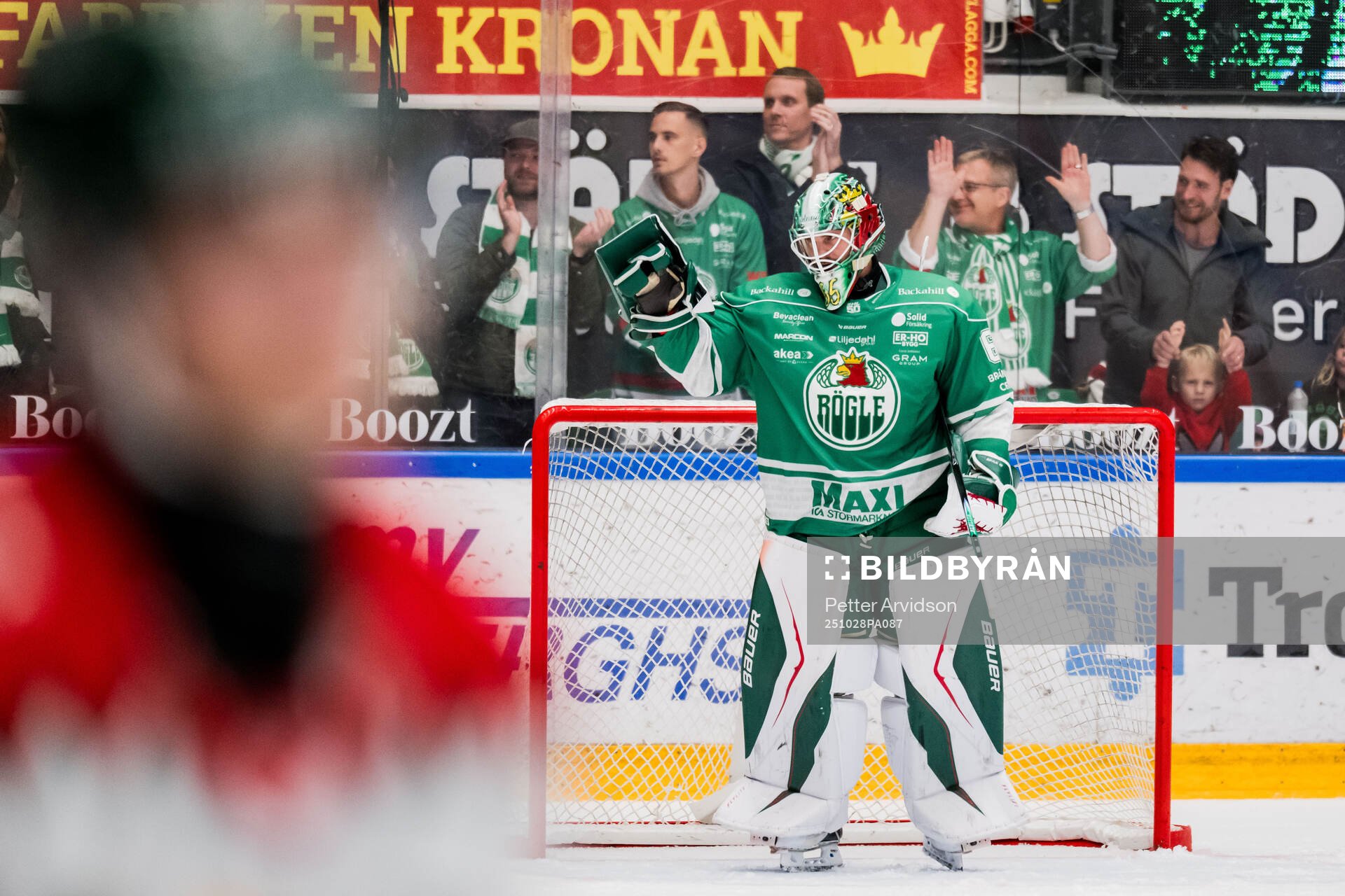 Rögles målvakt Christoffer Rifalk jublar