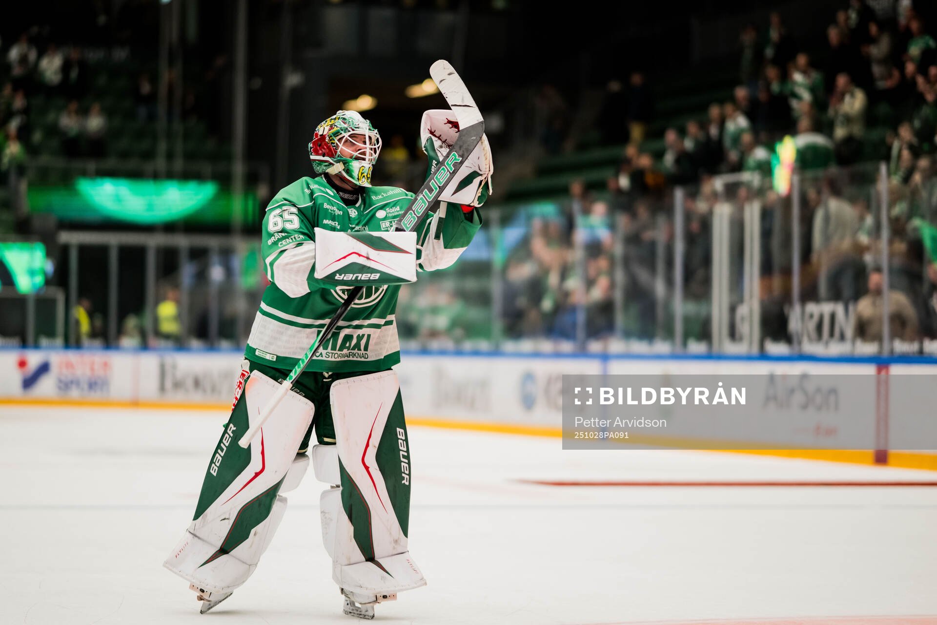 Rögles målvakt Christoffer Rifalk jublar