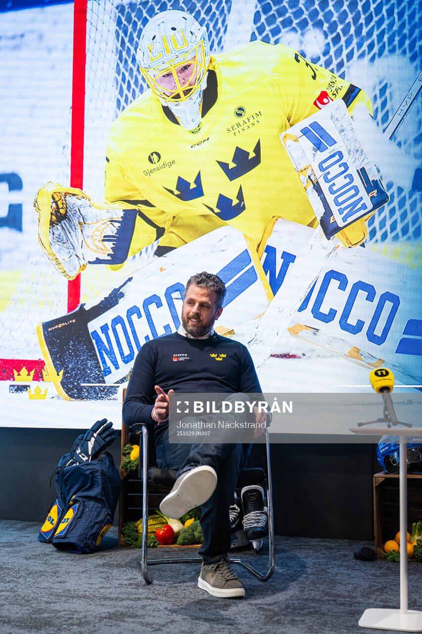 Tre Kronor dams förbundskapten Ulf Lundberg