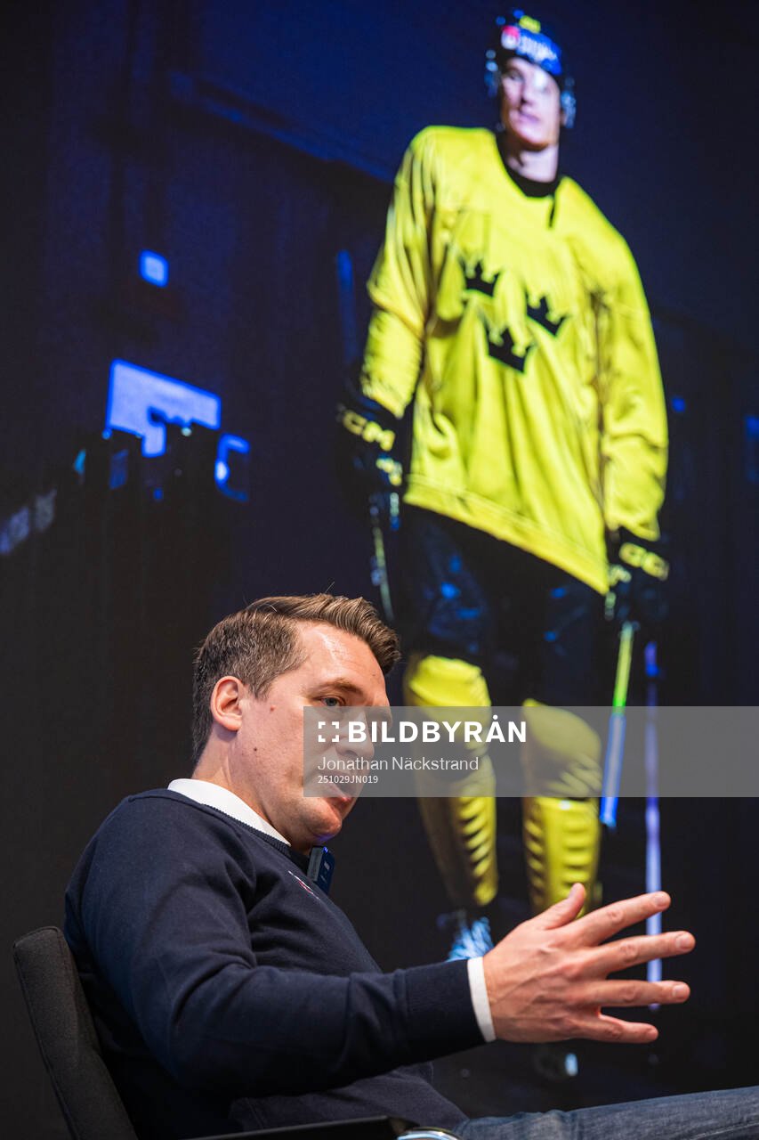 Tre Kronor herrs förbundskapten Sam Hallam