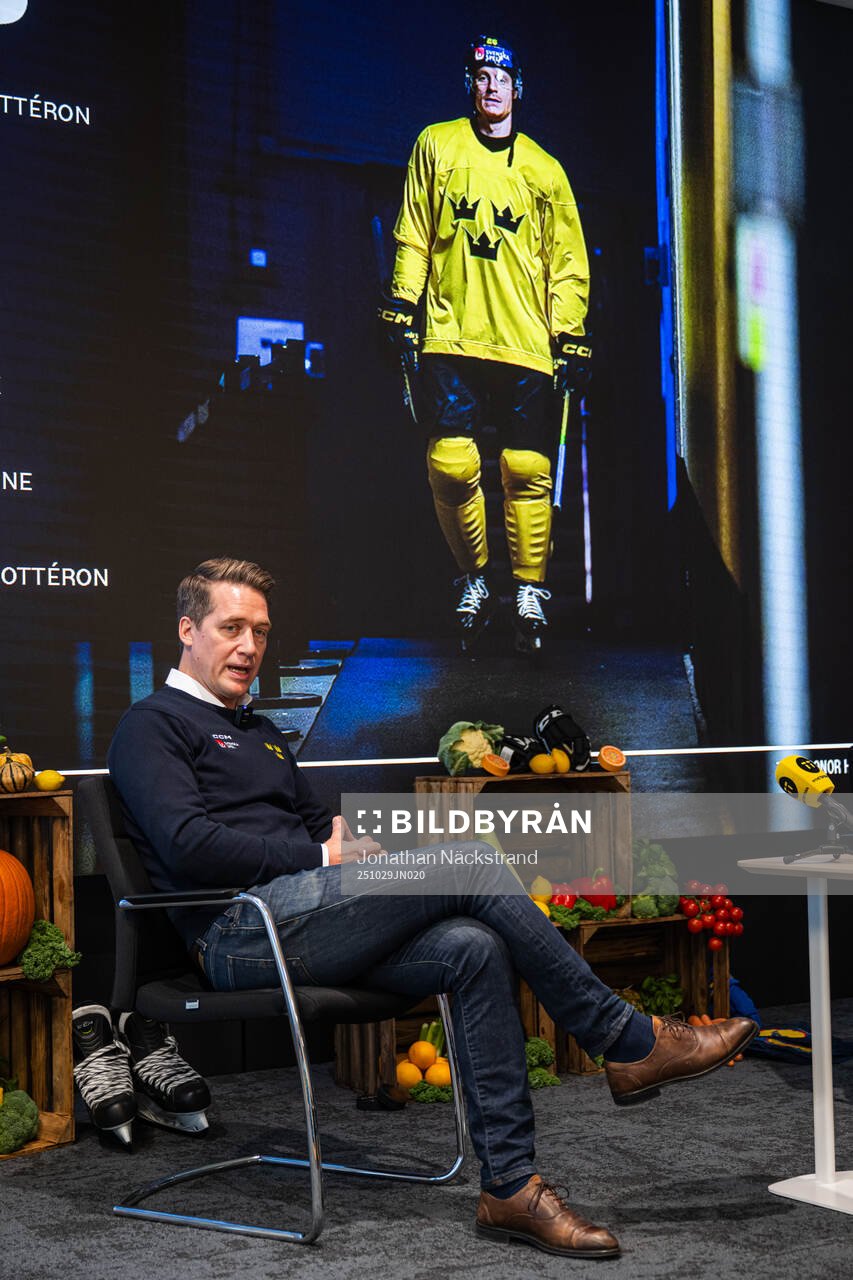 Tre Kronor herrs förbundskapten Sam Hallam