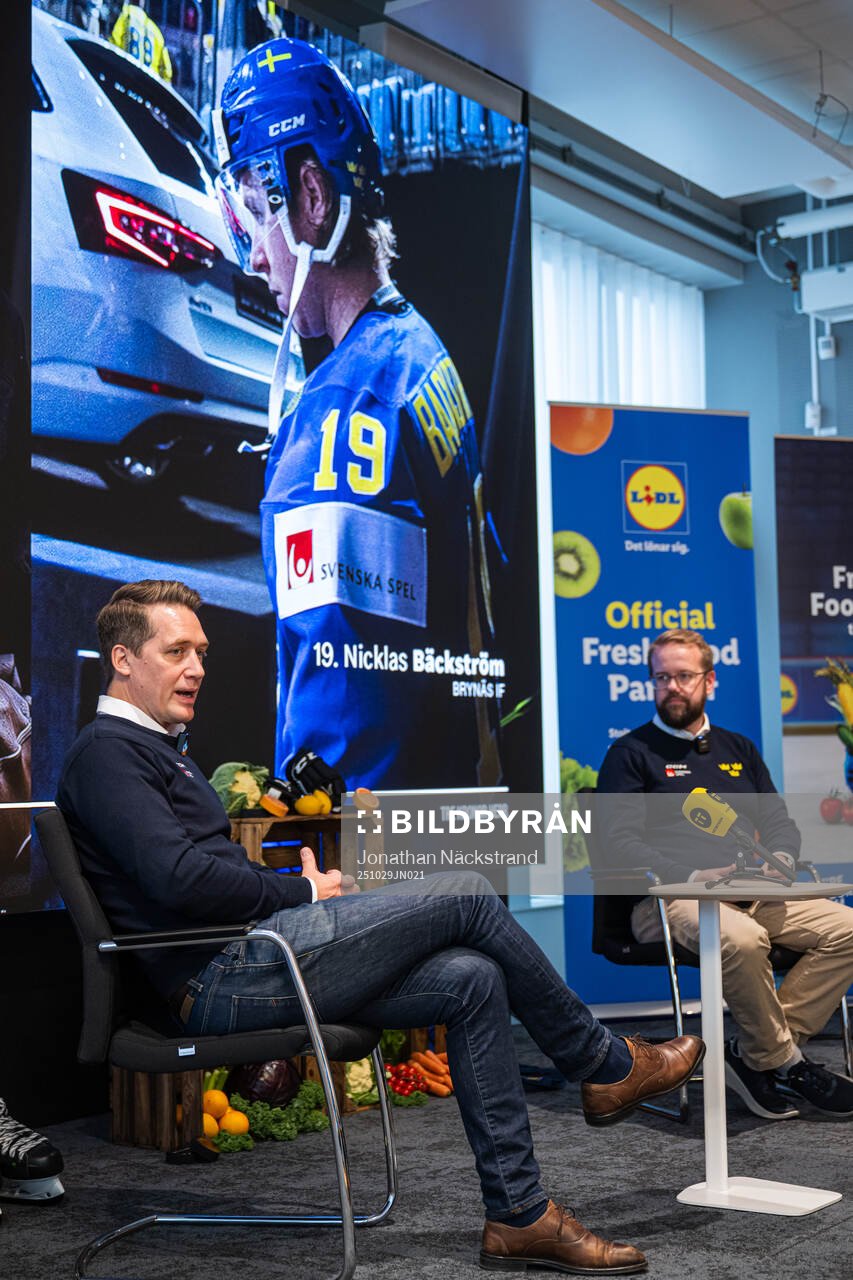Tre Kronor herrs förbundskapten Sam Hallam