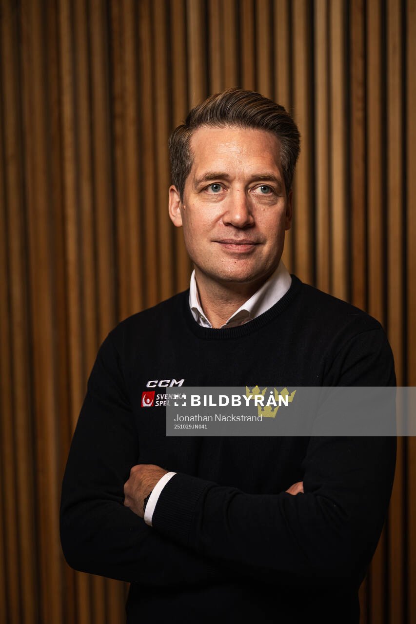Tre Kronor herrs förbundskapten Sam Hallam