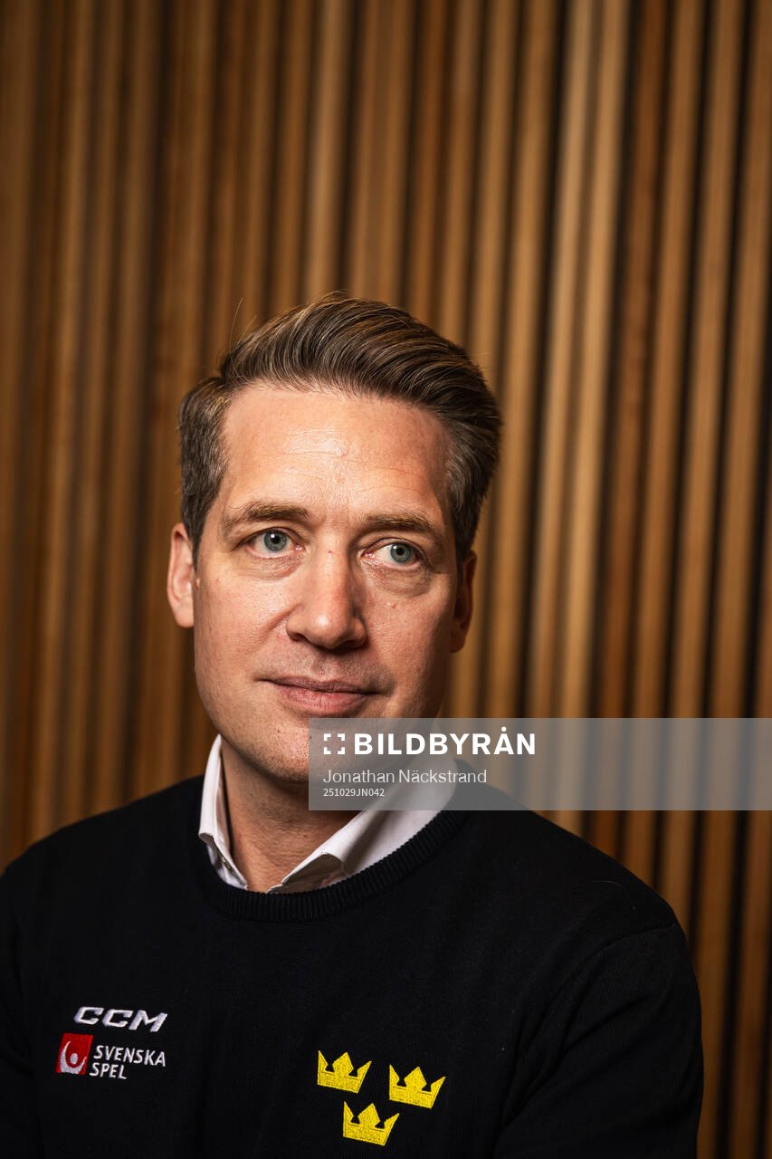 Tre Kronor herrs förbundskapten Sam Hallam