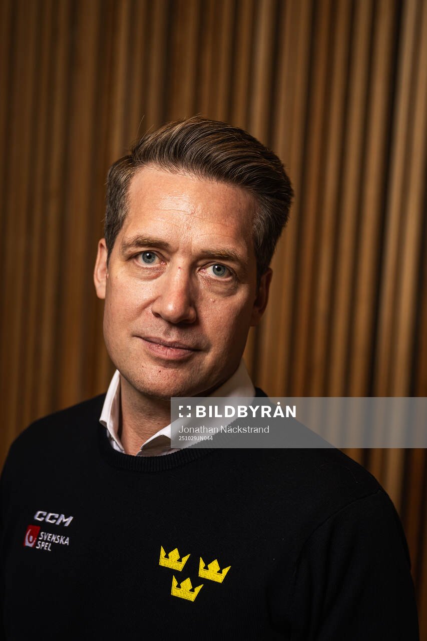 Tre Kronor herrs förbundskapten Sam Hallam
