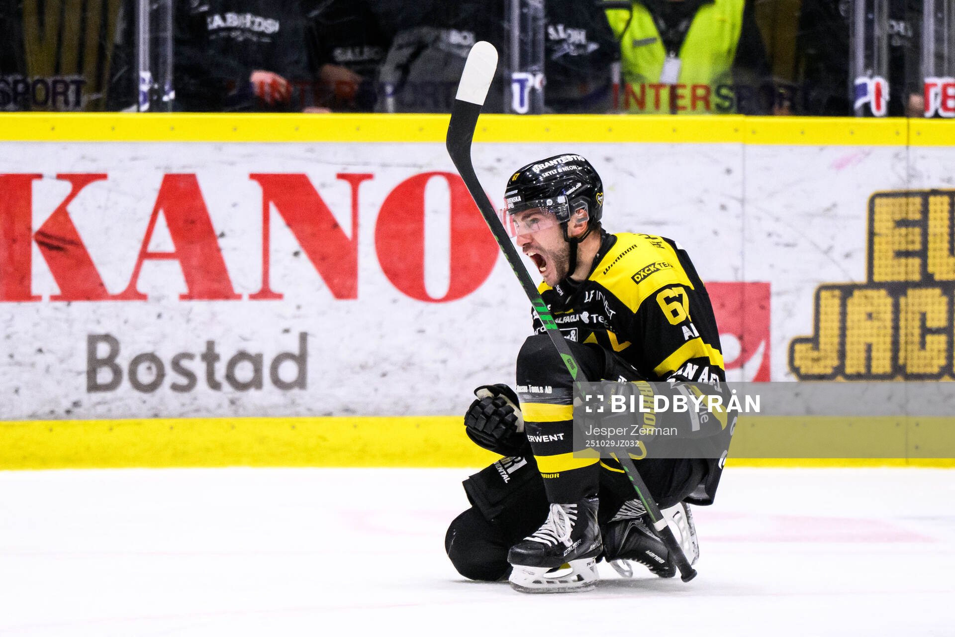 Västerås Konstantin Komarek jublar