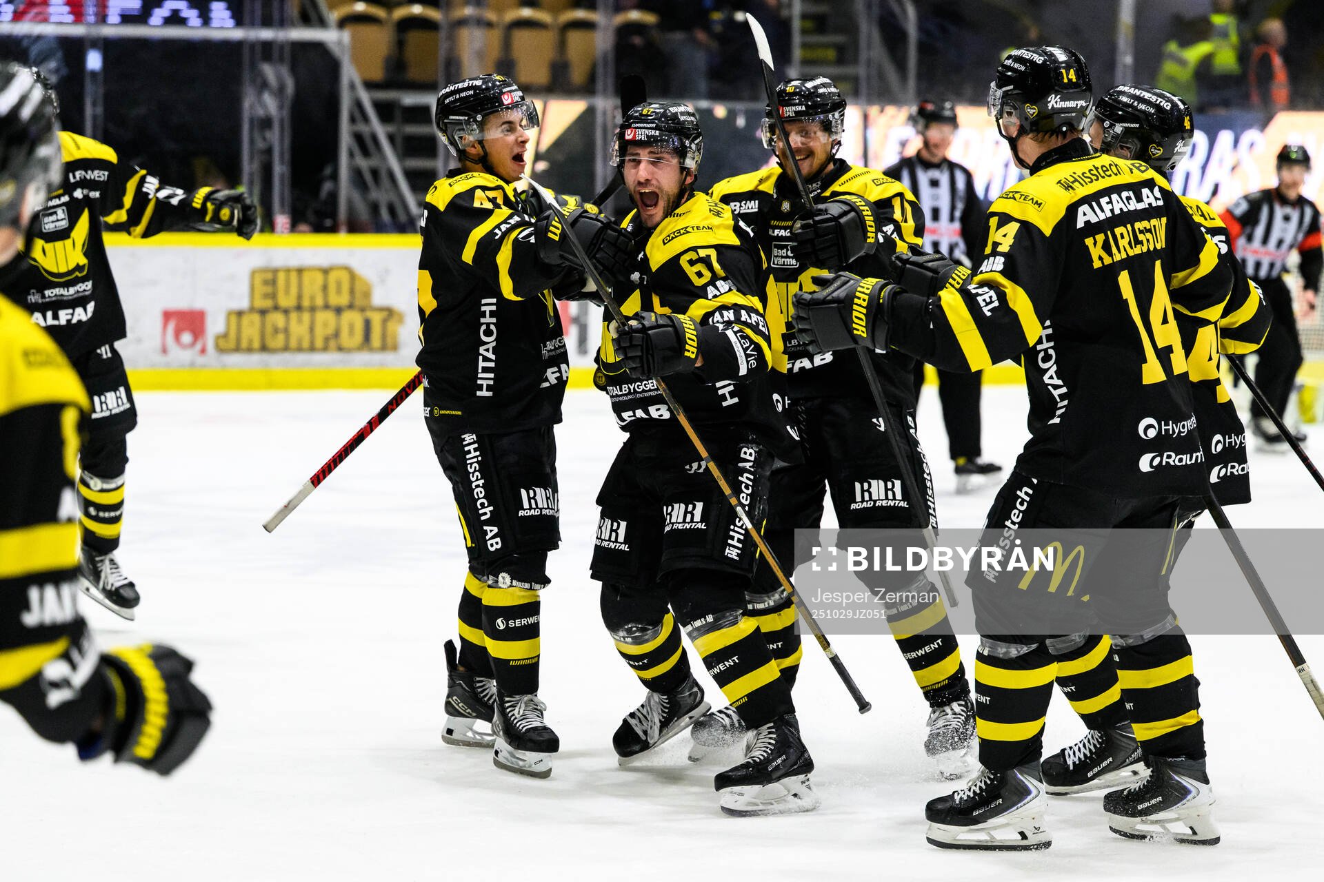 Västerås Konstantin Komarek jublar