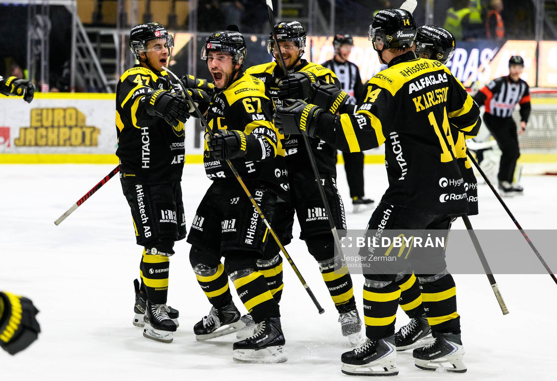 Västerås Konstantin Komarek jublar