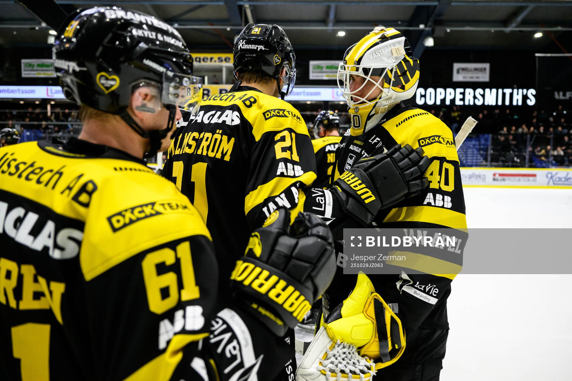 Västerås målvakt Rasmus Korhonen jublar