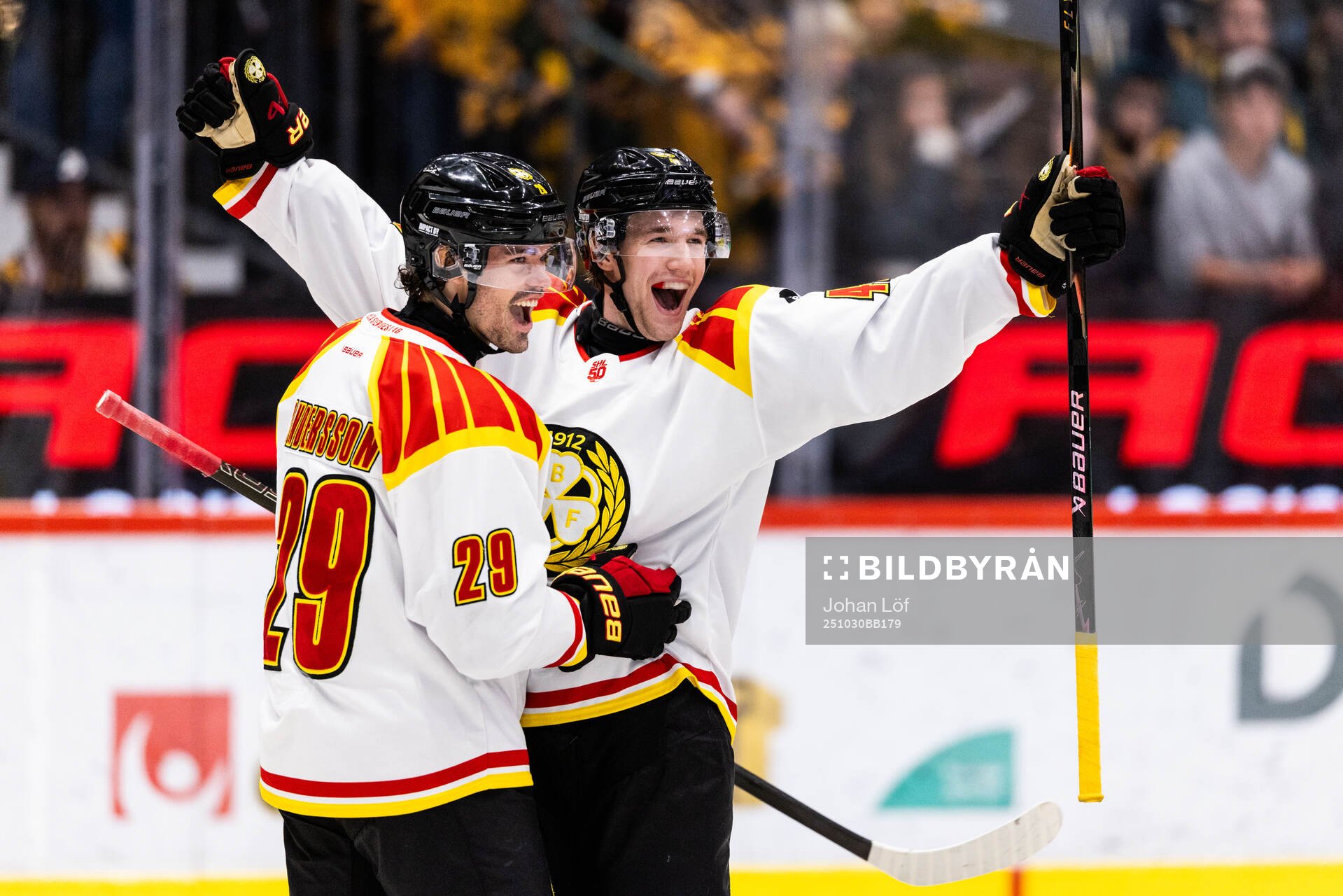 Brynäs Lucas Pettersson jublar med Axel Andersson