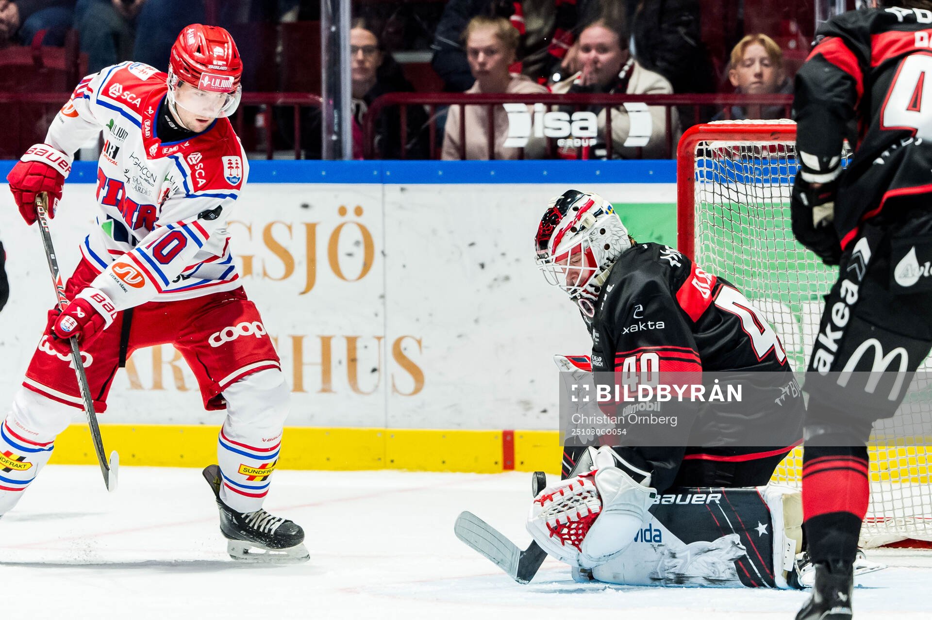 Timrås David Lilja och Malmö Redhawks målvakt Oskar