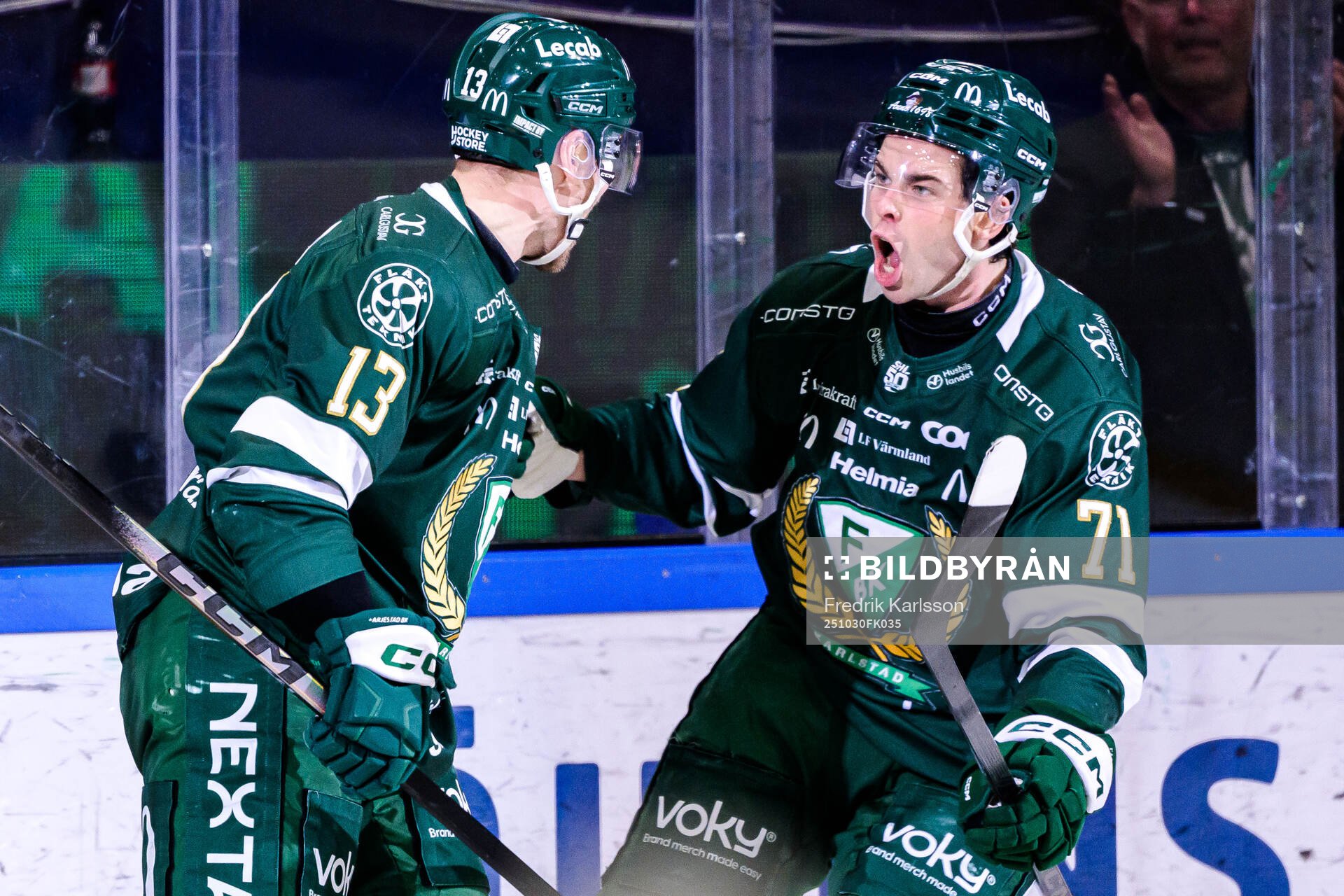 Färjestads Joel Kellman och Viktor Lodin jublar