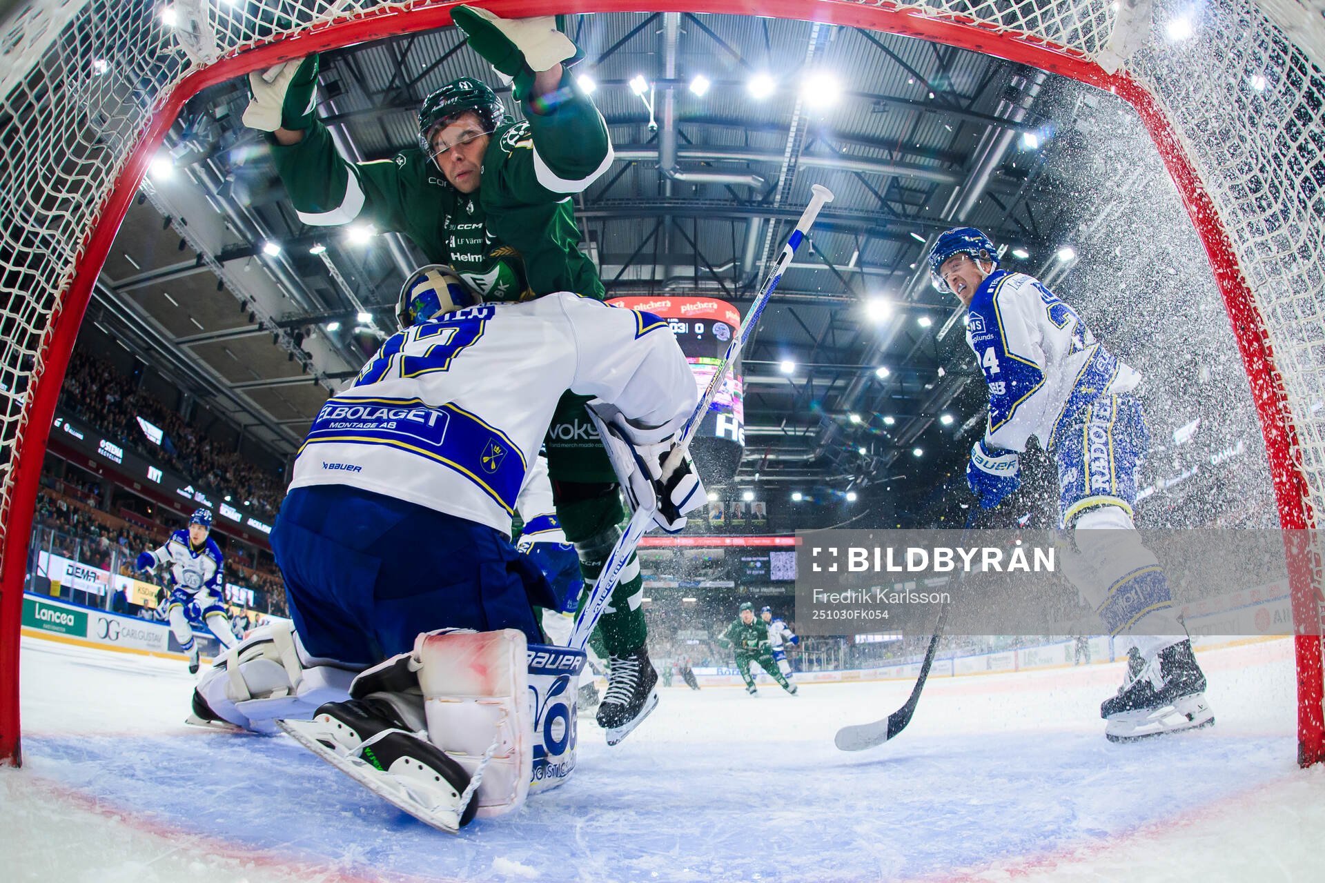 Färjestads Viktor Lodin och Leksands målvakt Jakob