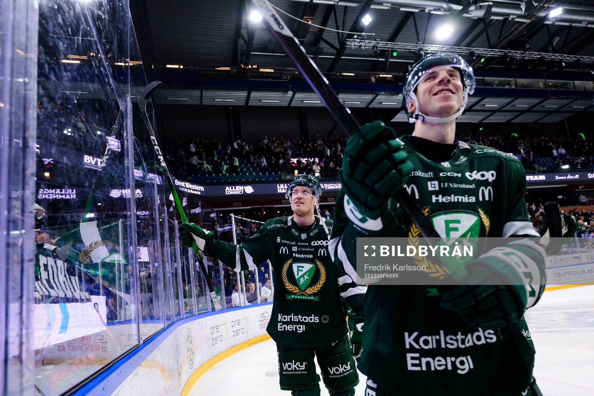 Färjestads Gabriel Carlsson och Ronald Knot jublar