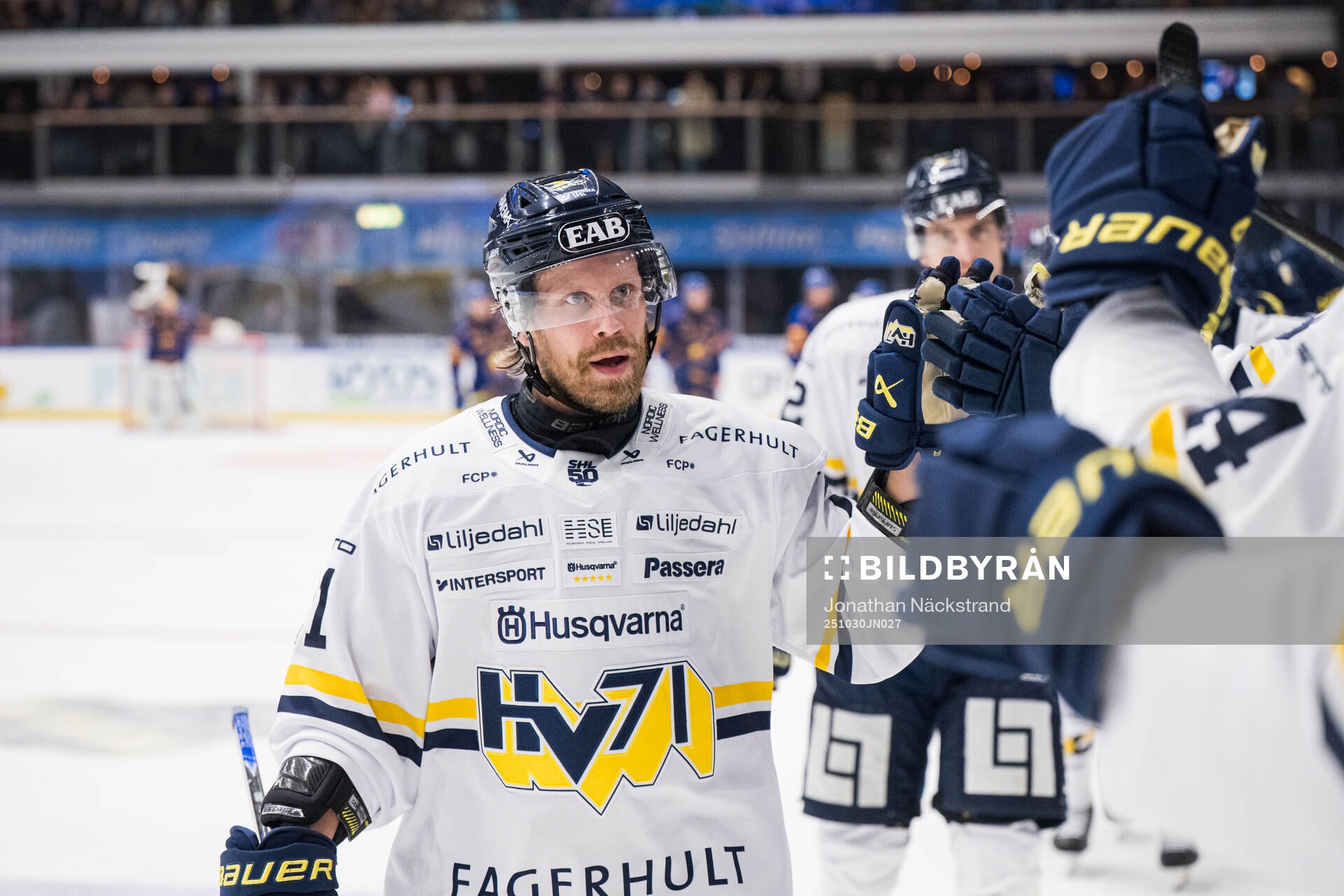 HV71s Mattias Tedenby jublar