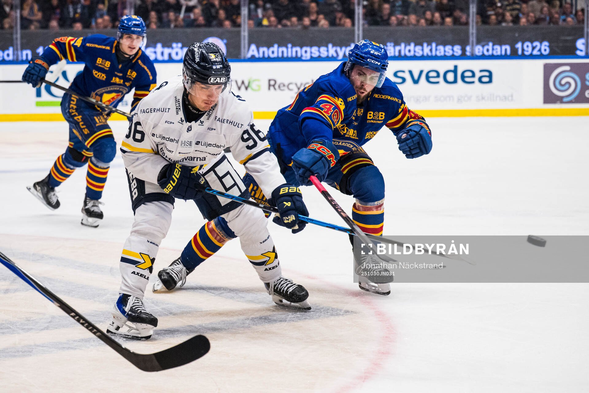 HV71s Nikola Pasic och Djurgårdens Albin Grewe