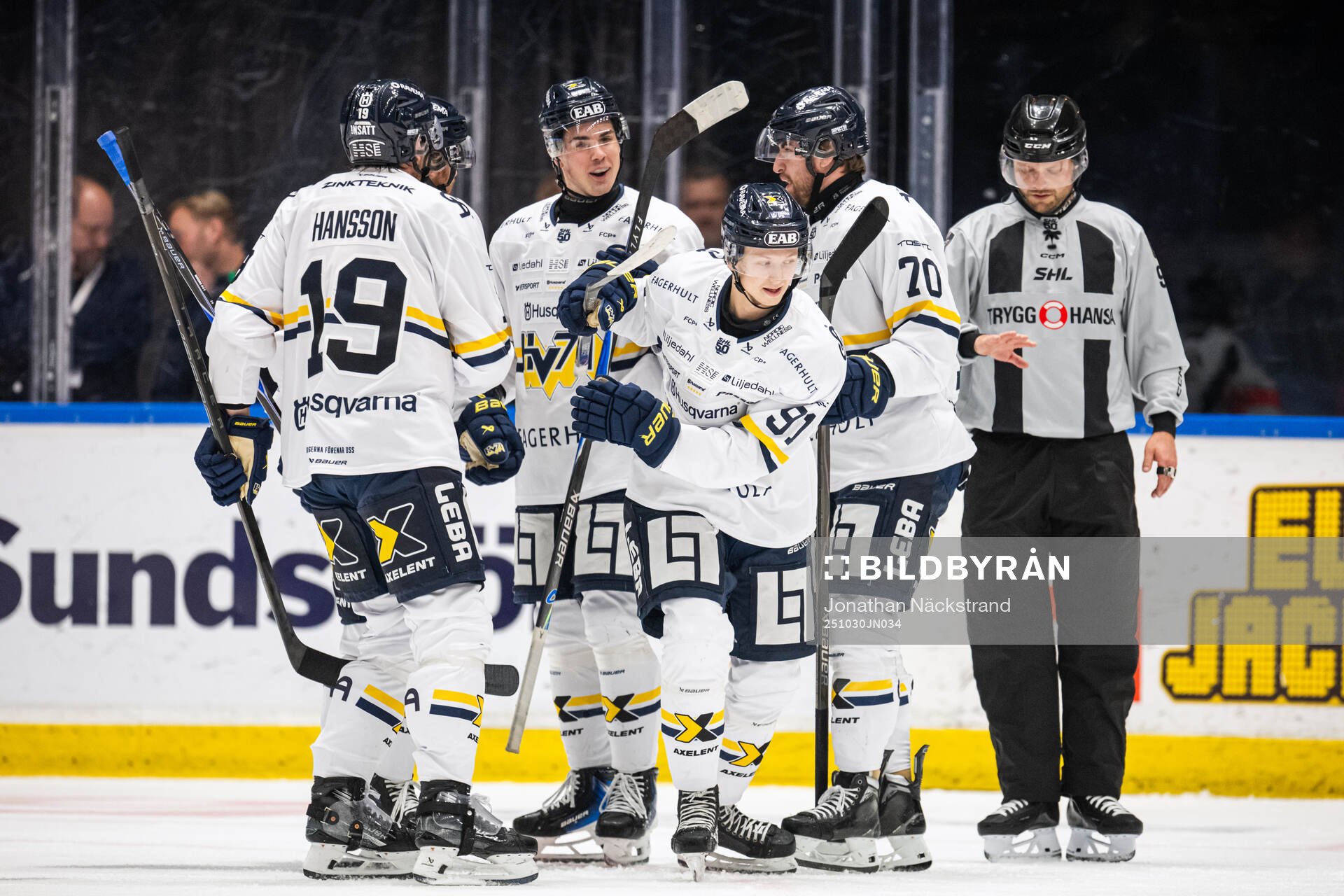 HV71s Aleksi Heponiemi jublar