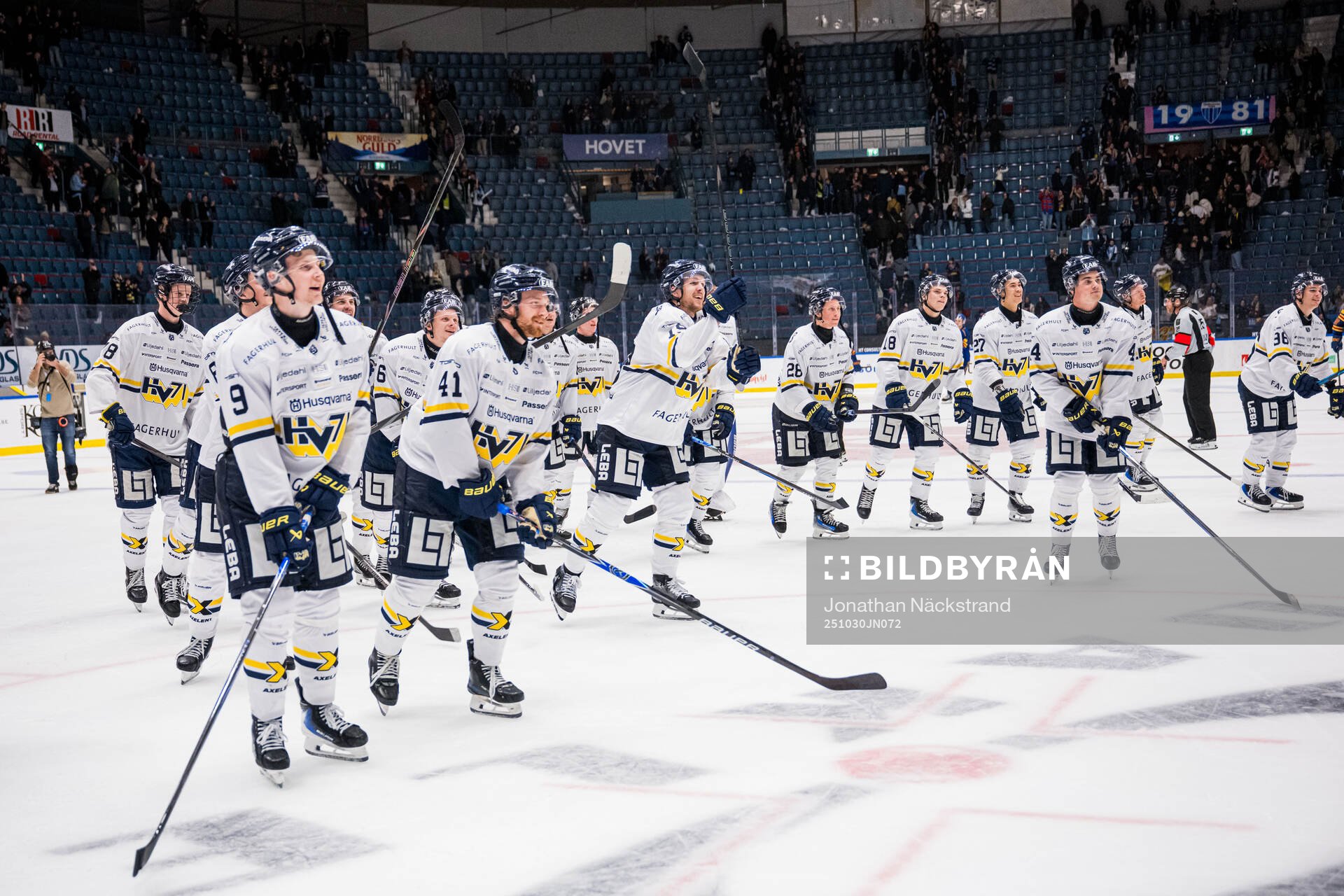 HV71s spelare jublar