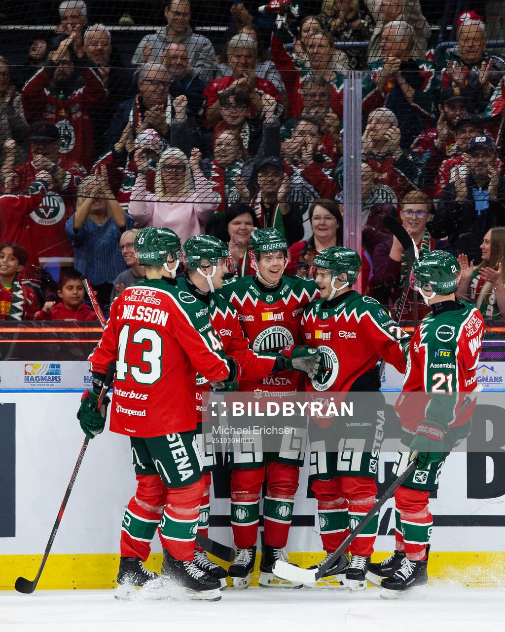 Frölundas Noah Dower Nilsson jublar med lagkamrater