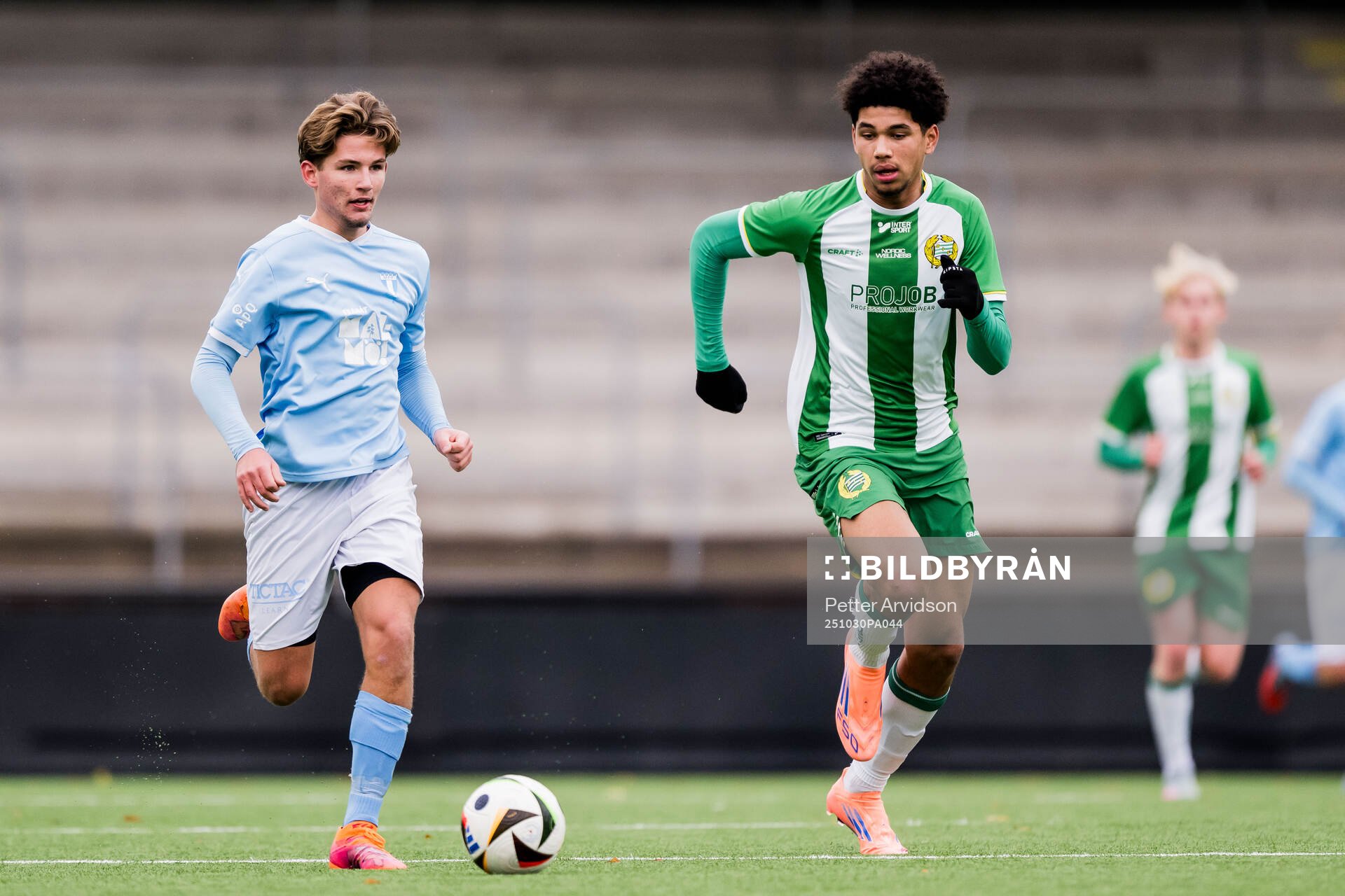 Malmö FFs John Orestam och Hammarbys Adrian Salvador