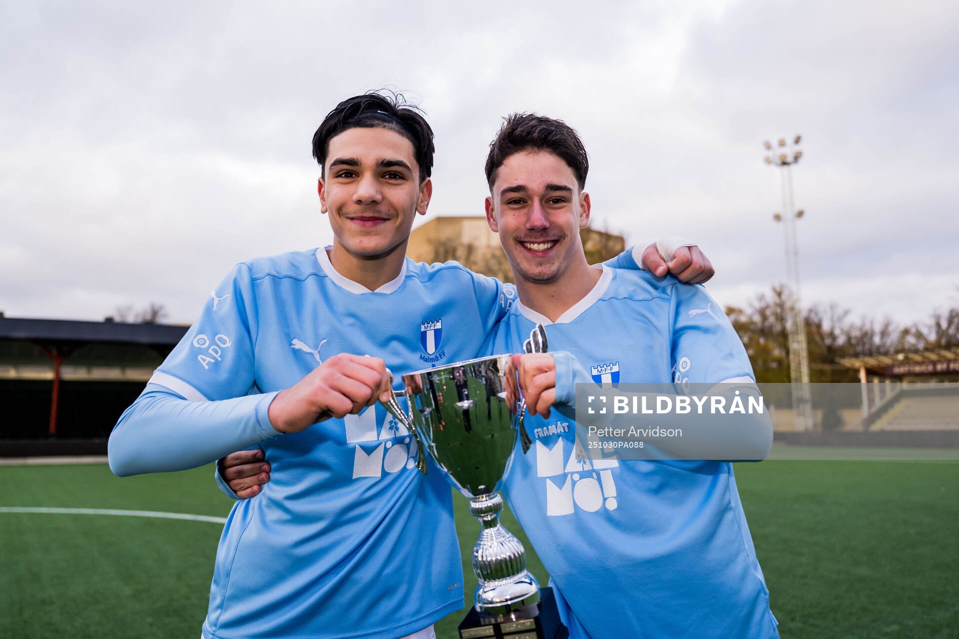 Malmö FFs Victor Voin och Daniel Dragicevic jublar