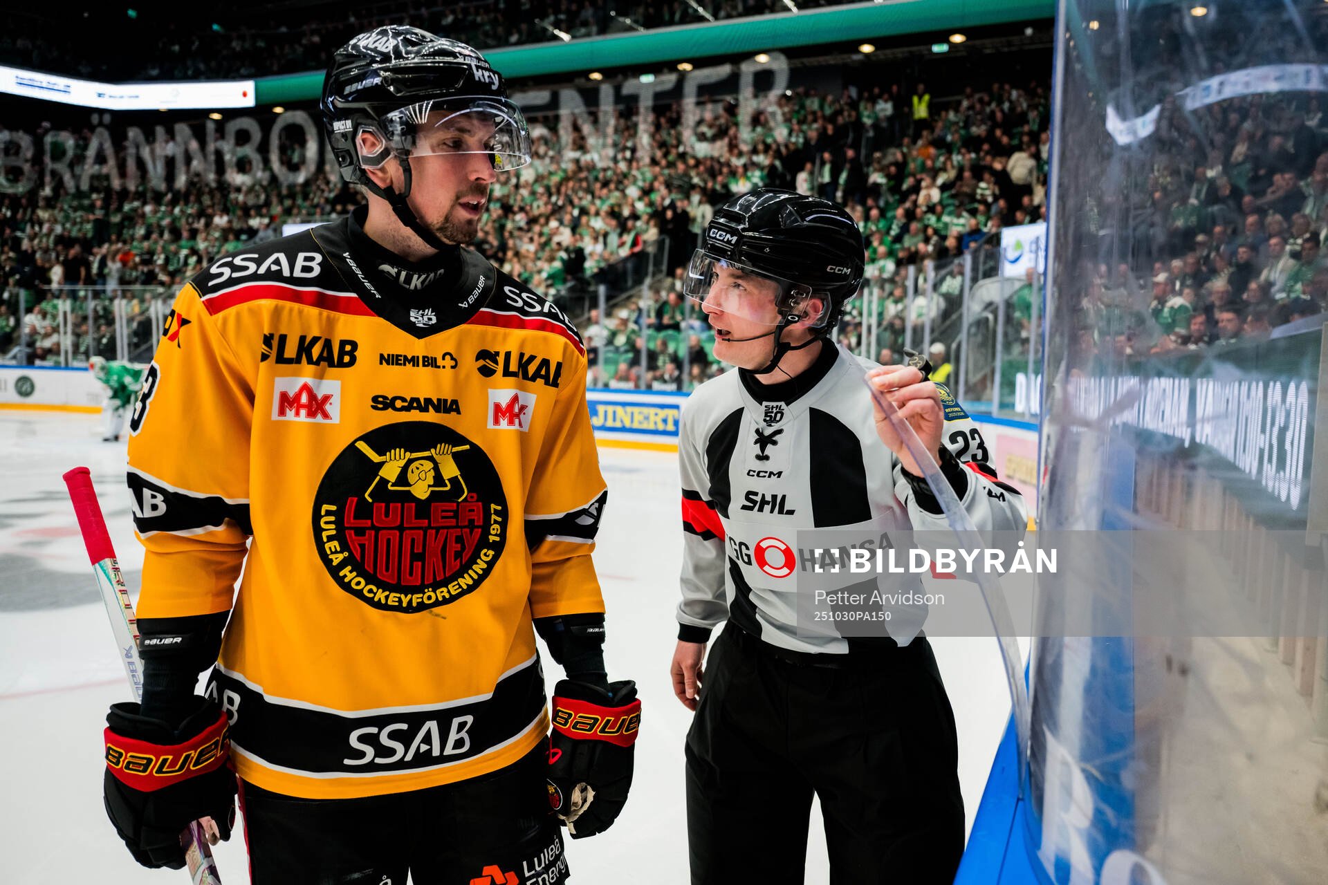 Luleås Eetu Koivistoinen och Domare Alexander Österberg