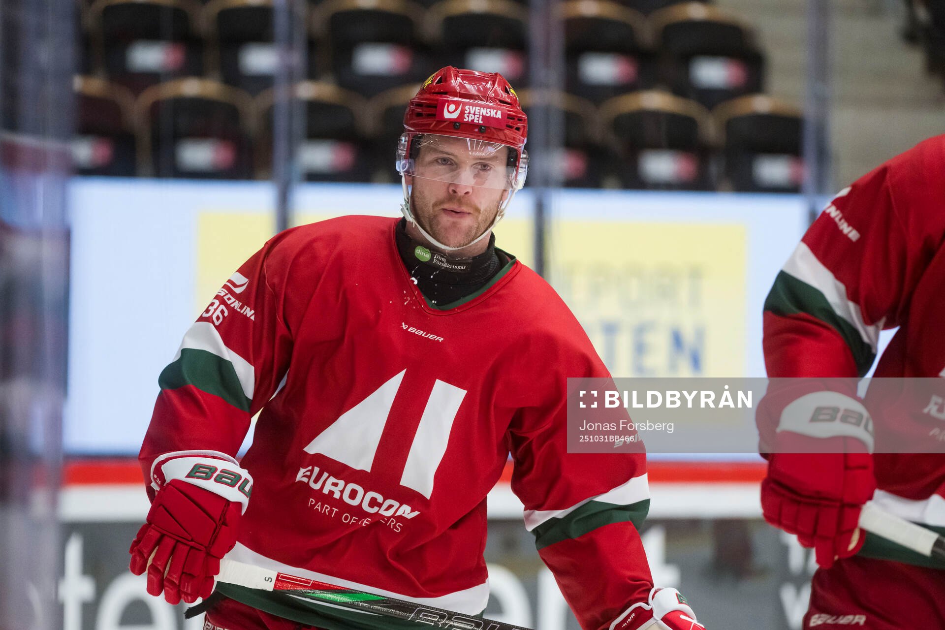 Modos Sebastian Ohlsson innan ishockeymatchen i