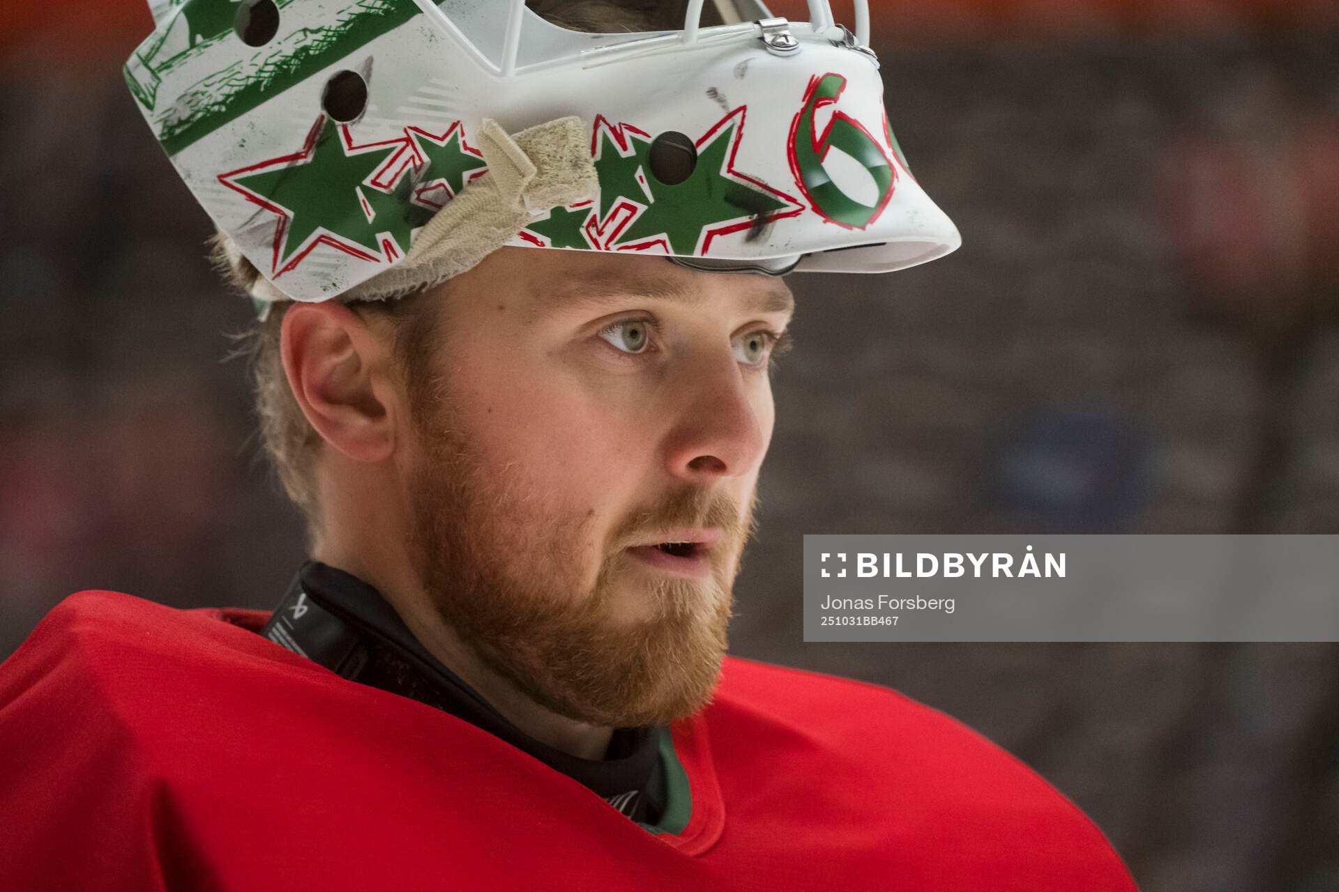 Modos målvakt Edvin Olofsson innan ishockeymatchen i