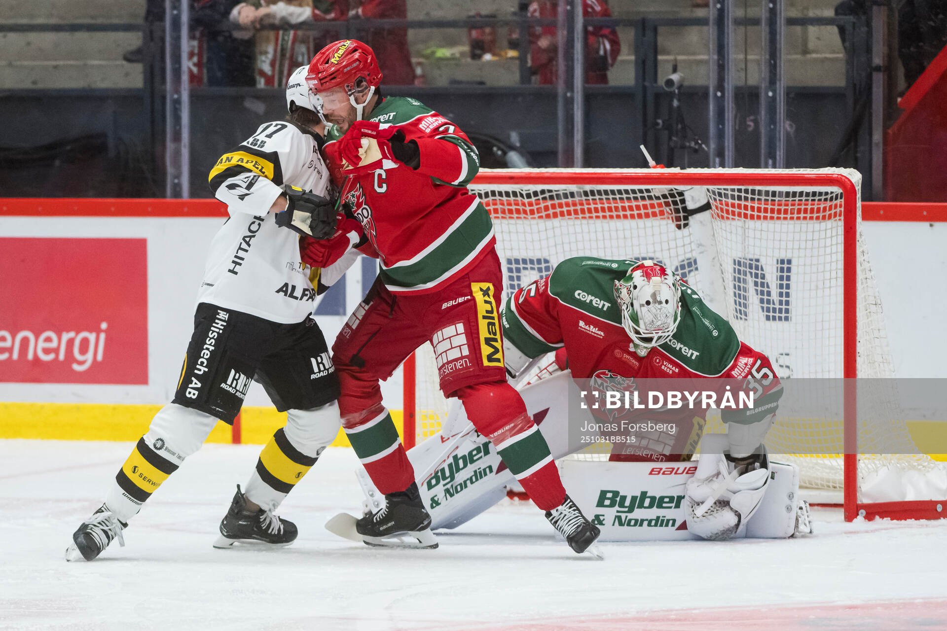 Modos målvakt Adam Werner och David Rundblad mot