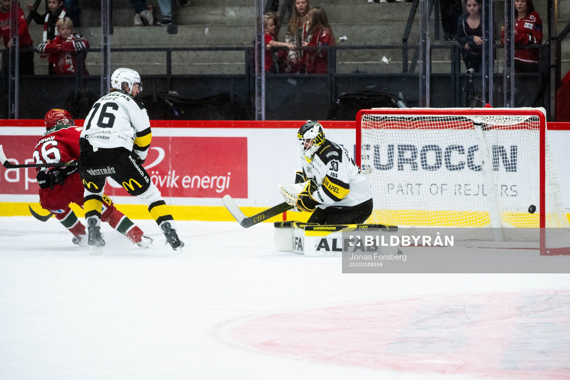 Modos Sebastian Ohlsson gör 1-2 bakom Västerås målvakt