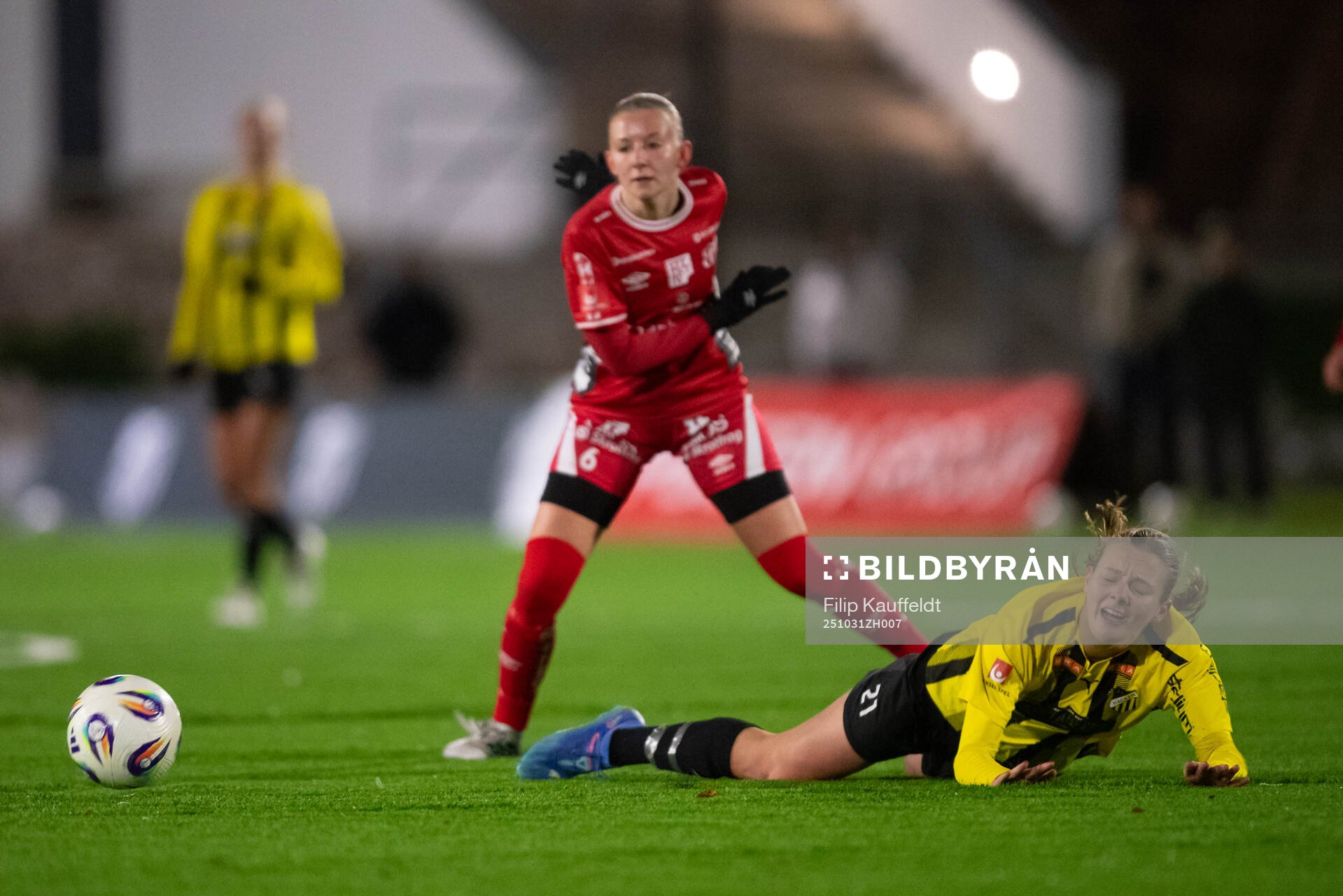 Häckens Tora Lindskog och Elfsborgs Hanna Gunnarsson