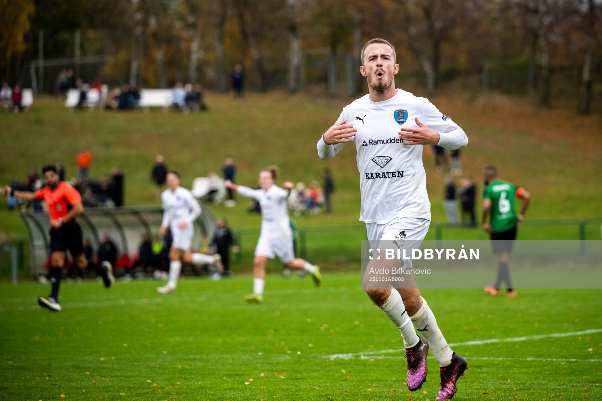 Staffanstorps Uniteds Tarik Fetahovic jublar