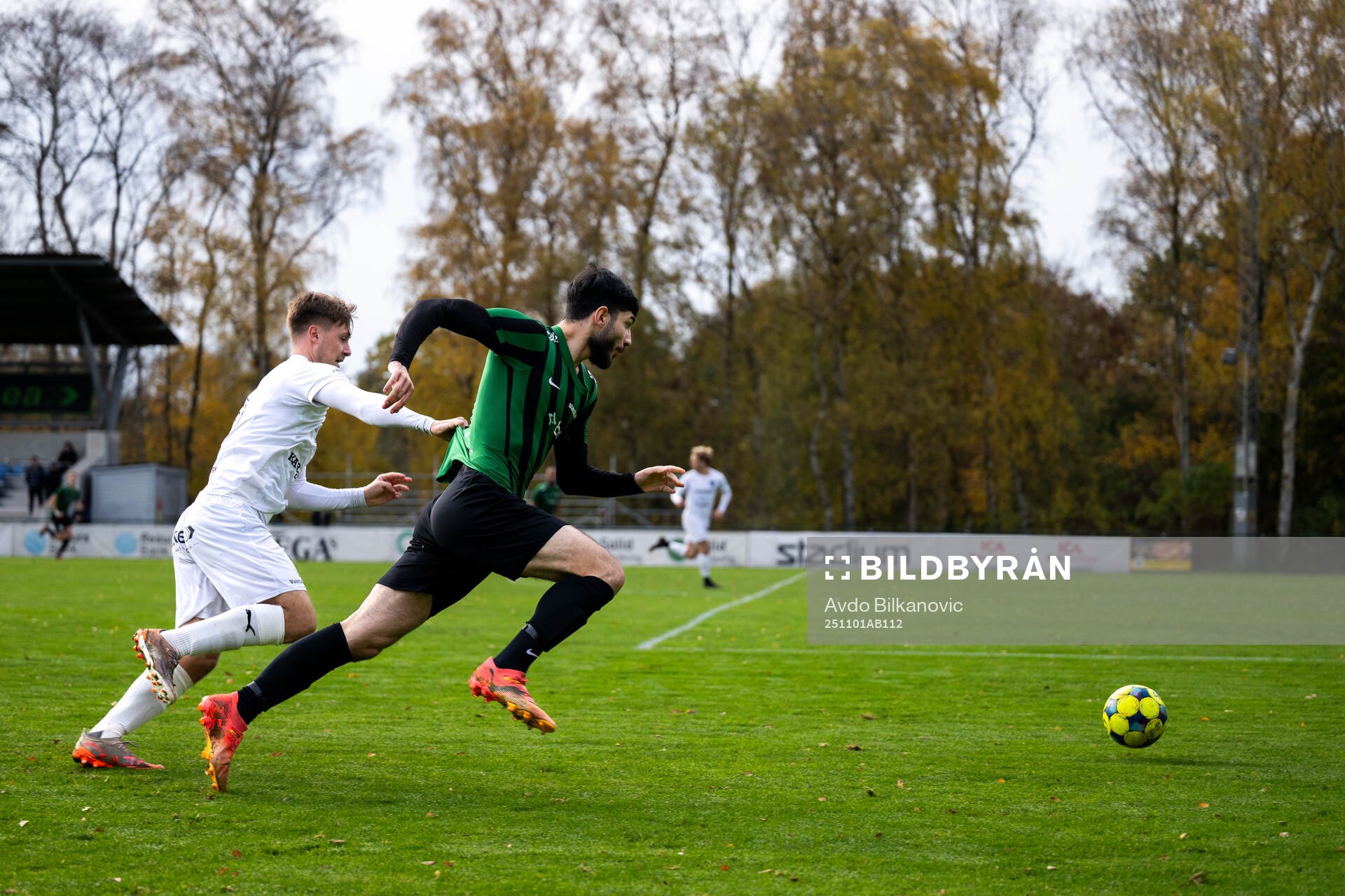 Högaborgs Adham Hazime och Staffanstorps Uniteds Sebastian