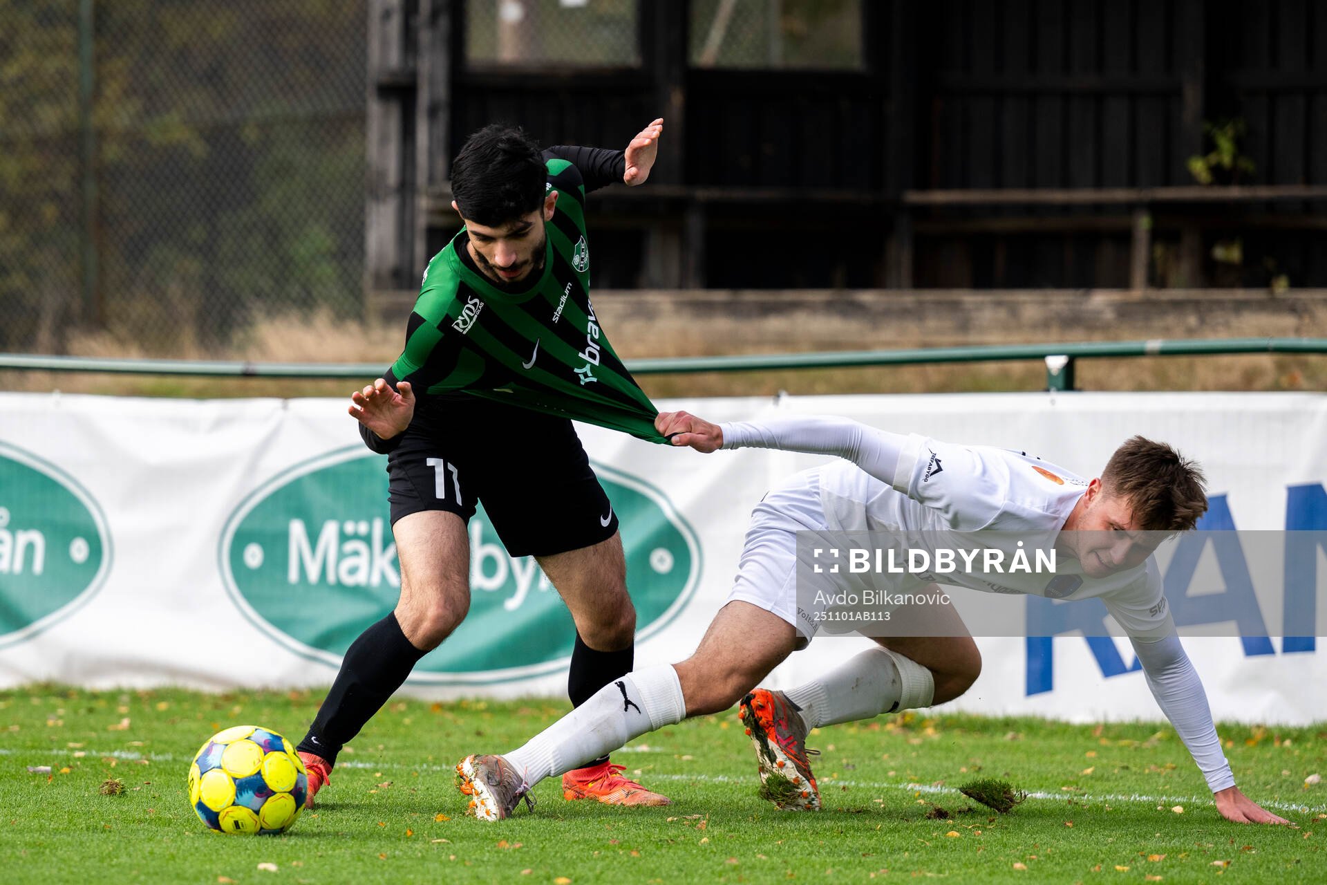 Högaborgs Adham Hazime och Staffanstorps Uniteds Sebastian
