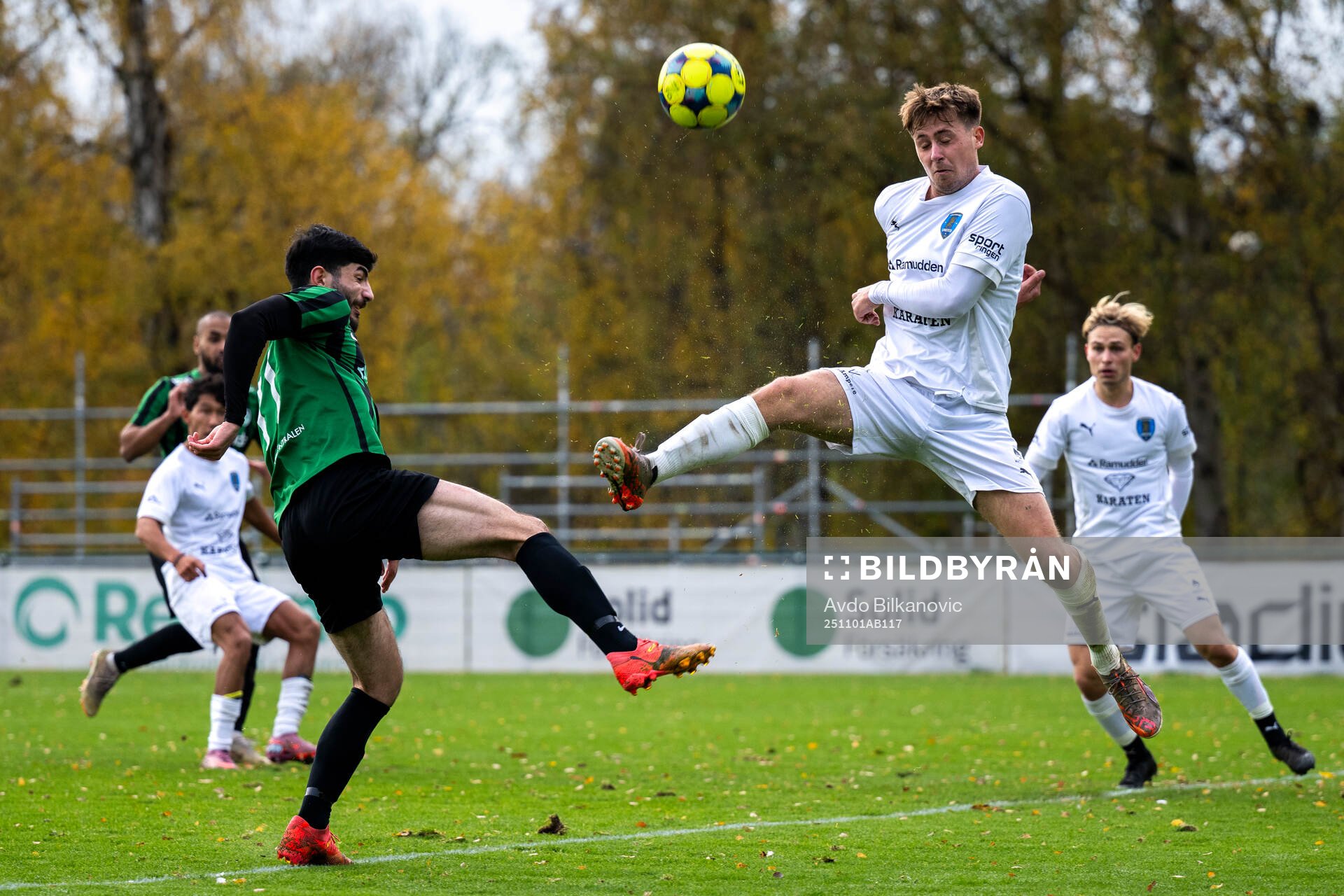 Högaborgs Adham Hazime och Staffanstorps Uniteds Sebastian