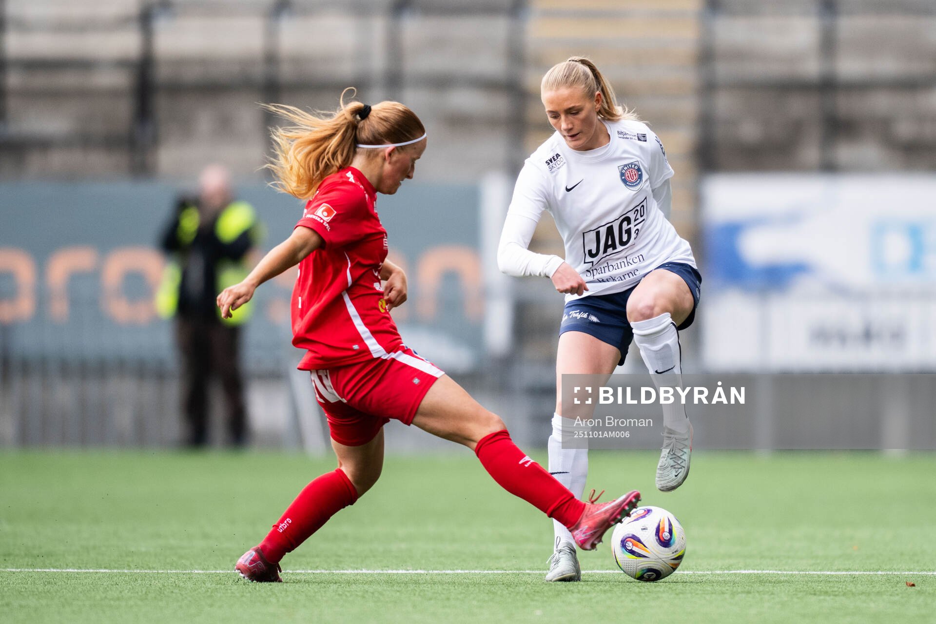 KIF Örebros Vera Andersson och Eskilstuna Uniteds Ellen