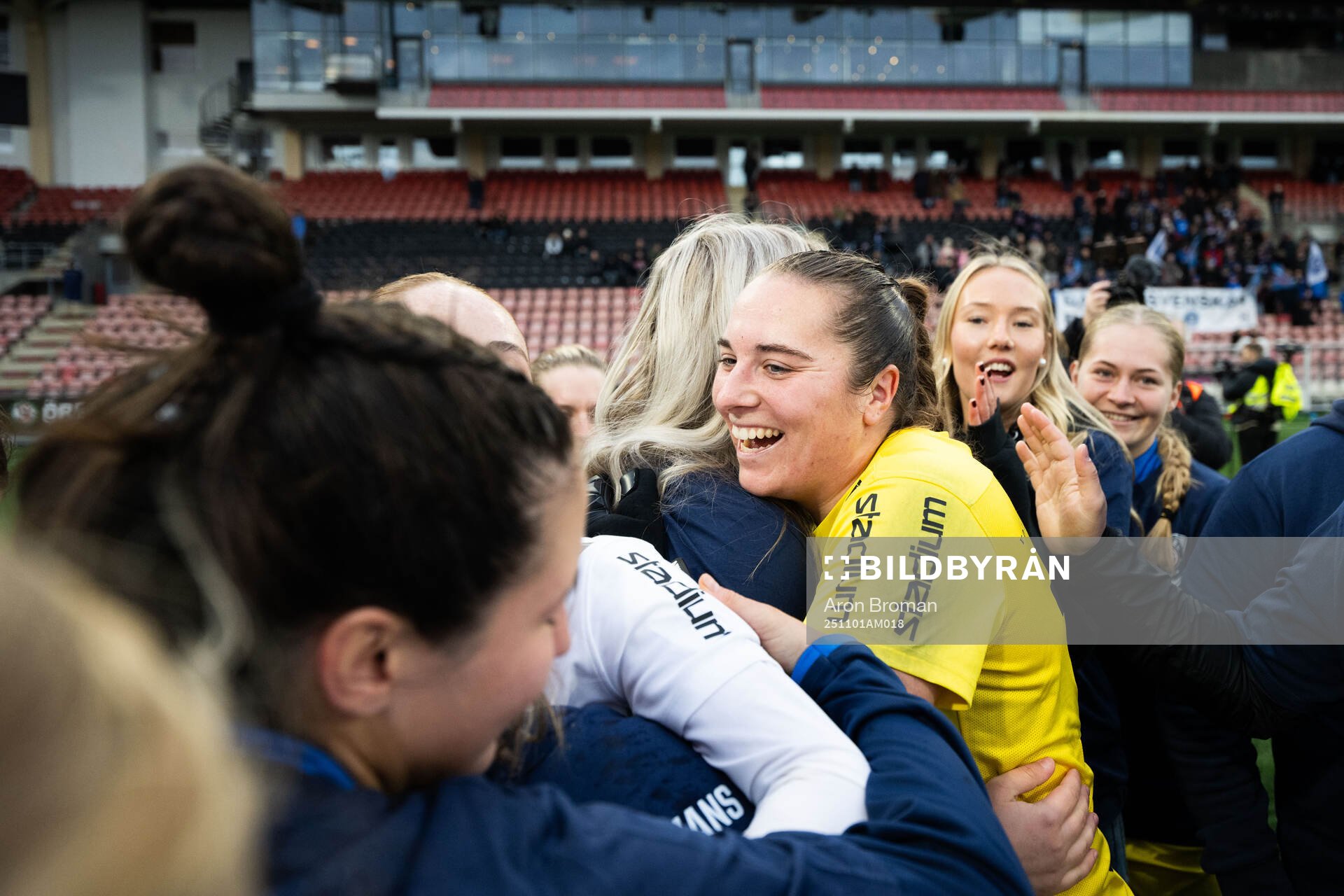 Eskilstuna Uniteds målvakt Monica Elisabeth Wilhelm jublar