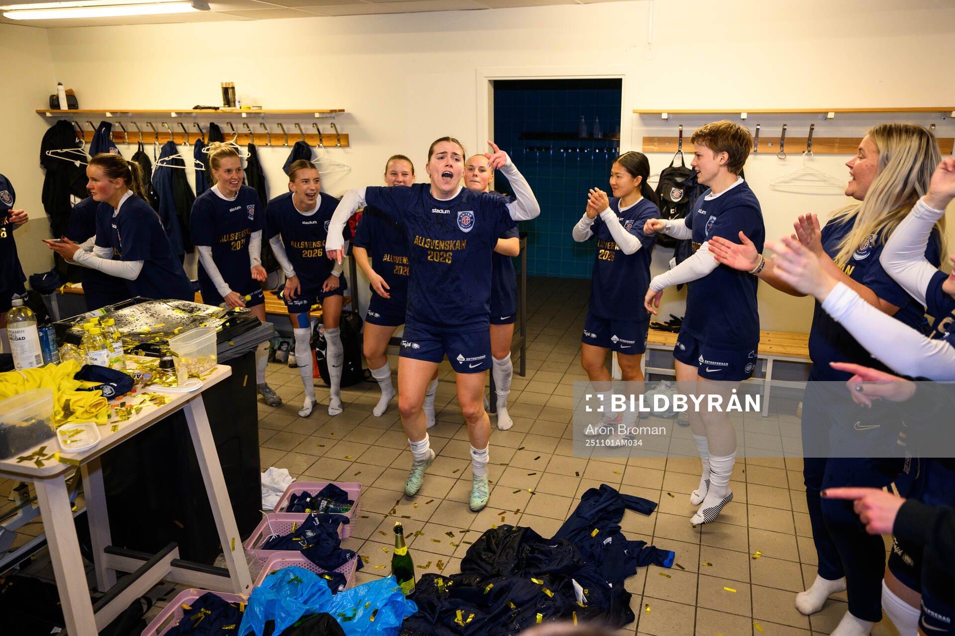 Eskilstuna Uniteds spelare jublar