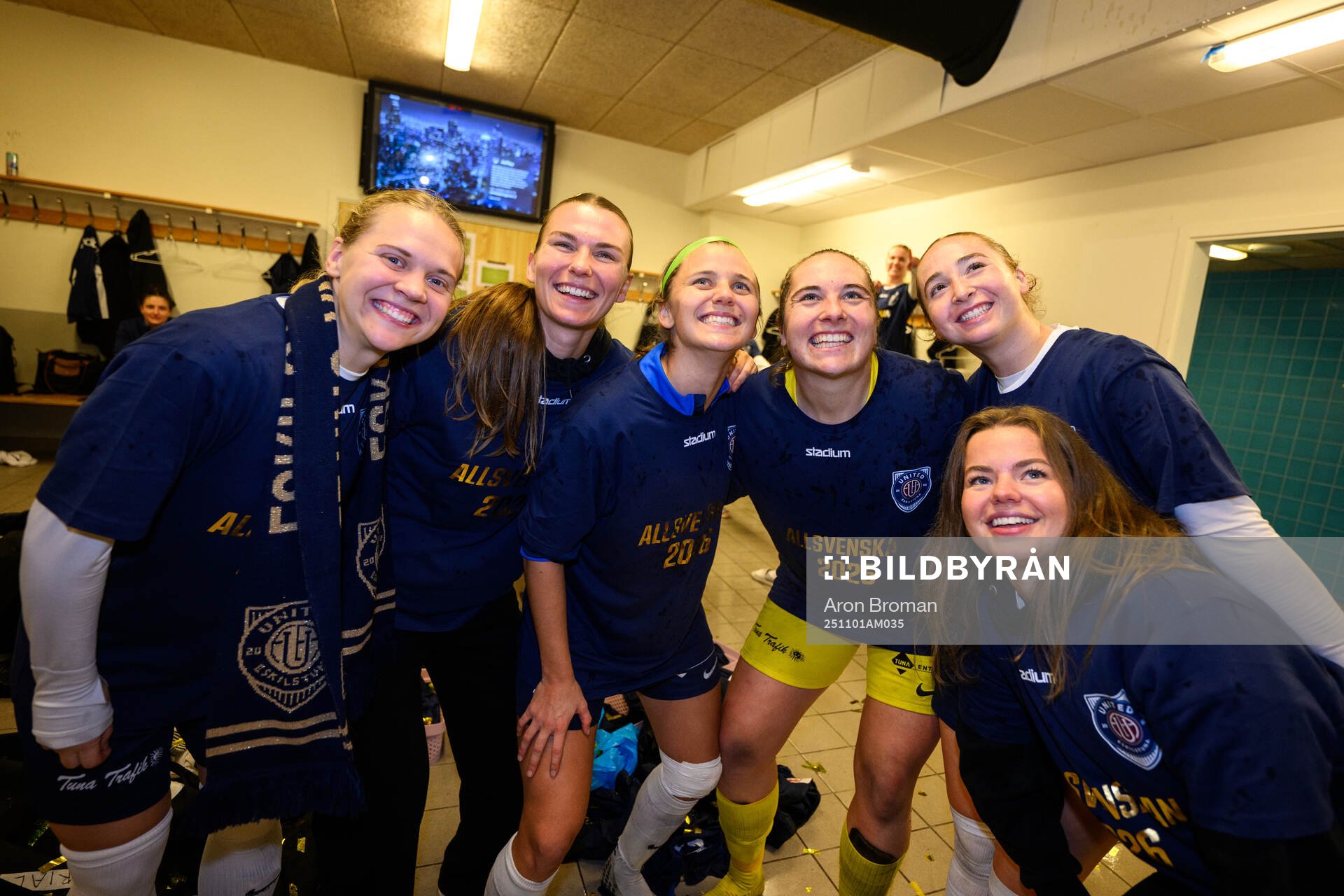 Eskilstuna Uniteds spelare jublar