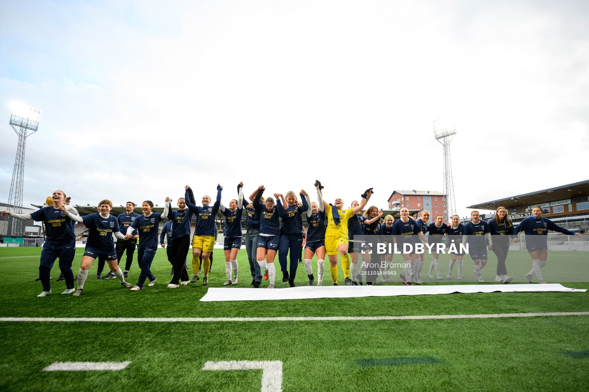 Eskilstuna Uniteds spelare jublar