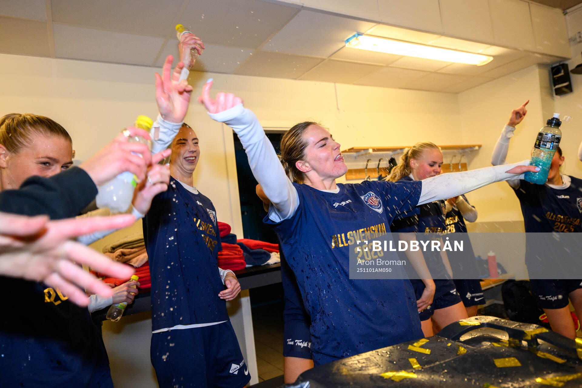 Eskilstuna Uniteds spelare jublar
