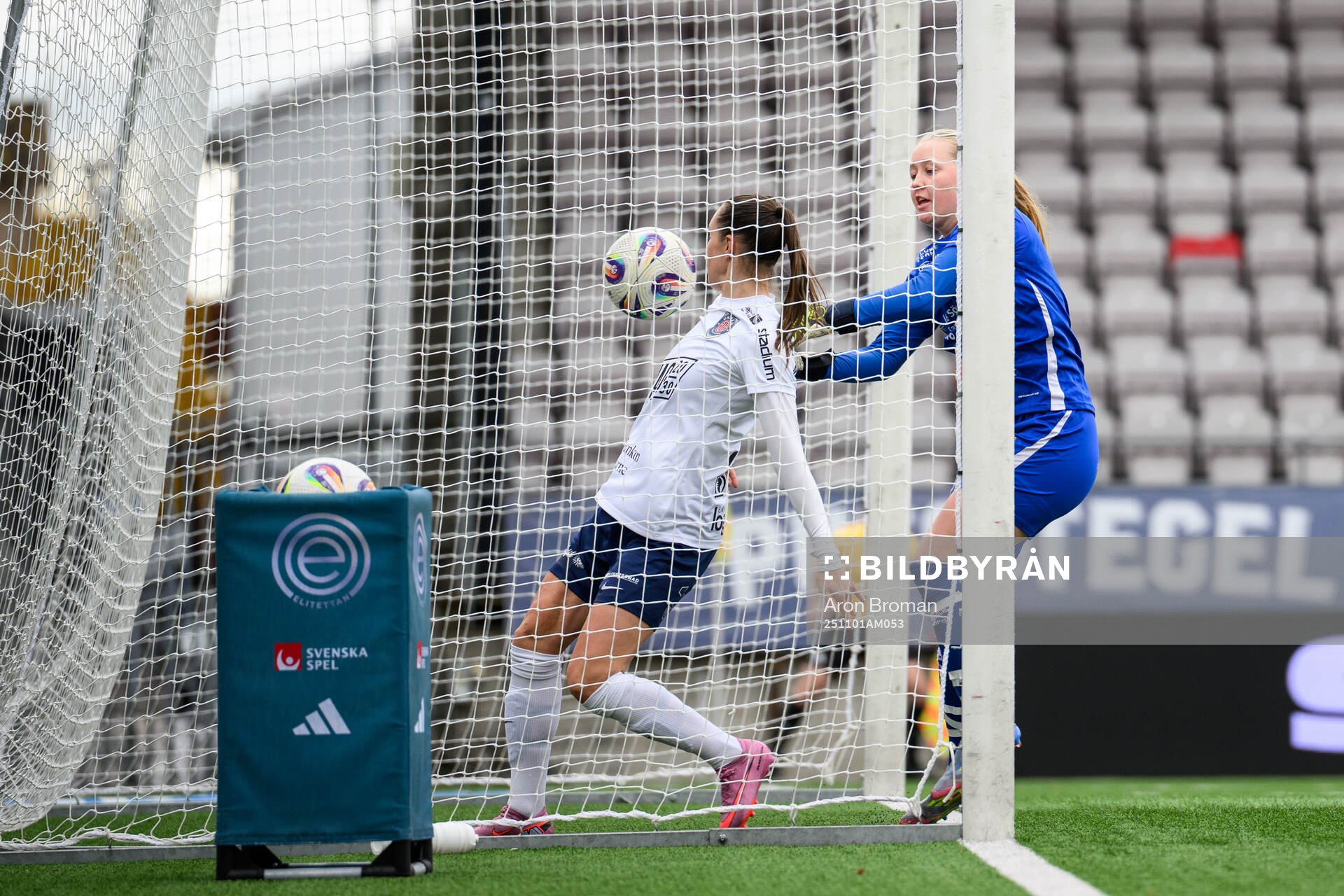 Eskilstuna Uniteds Felicia Rogic gör 0-1 på KIF Örebros