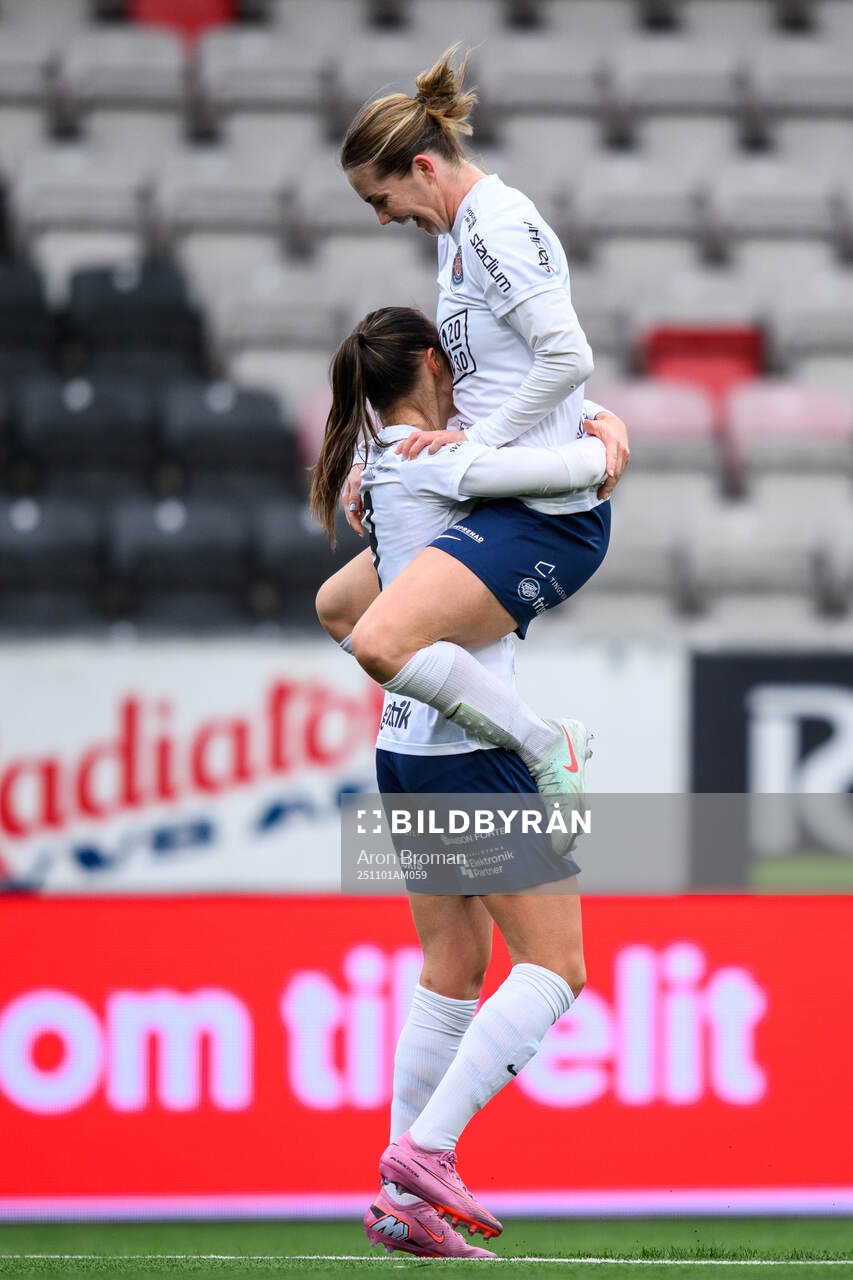Eskilstuna Uniteds Felicia Rogic jublar med Gabrielle Rose