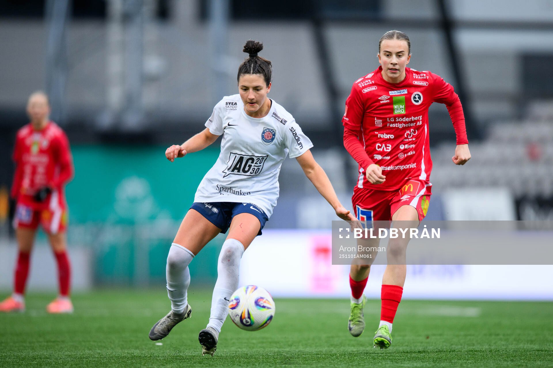 Eskilstuna Uniteds Anna Sutter och KIF Örebros Helene
