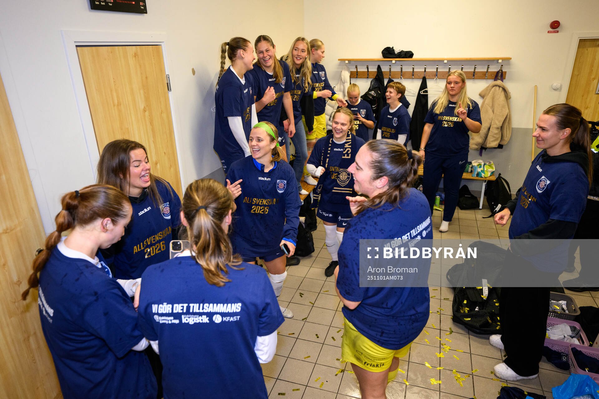 Eskilstuna Uniteds spelare jublar