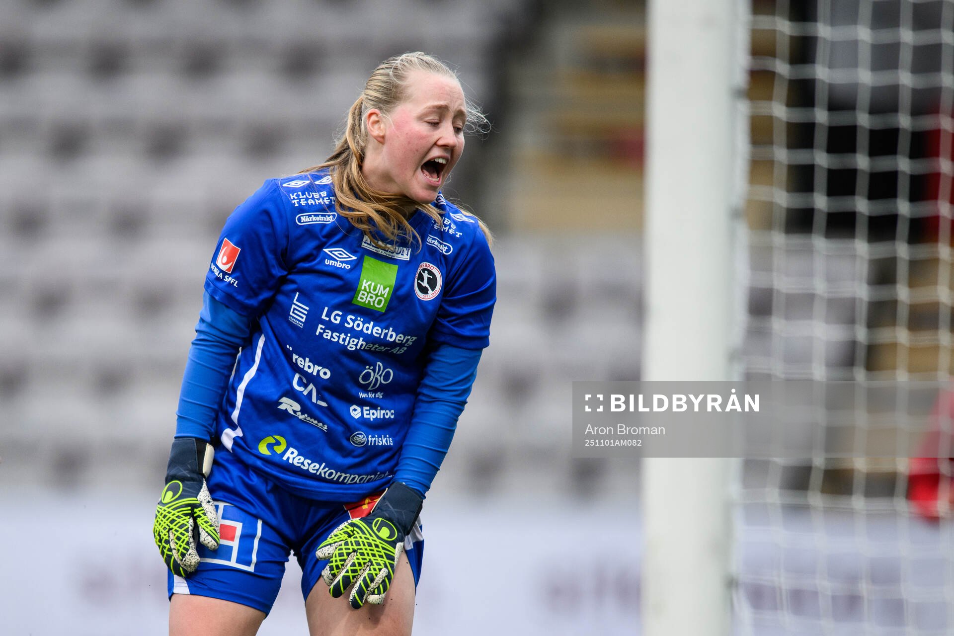 KIF Örebros målvakt Julia Langörgen deppar